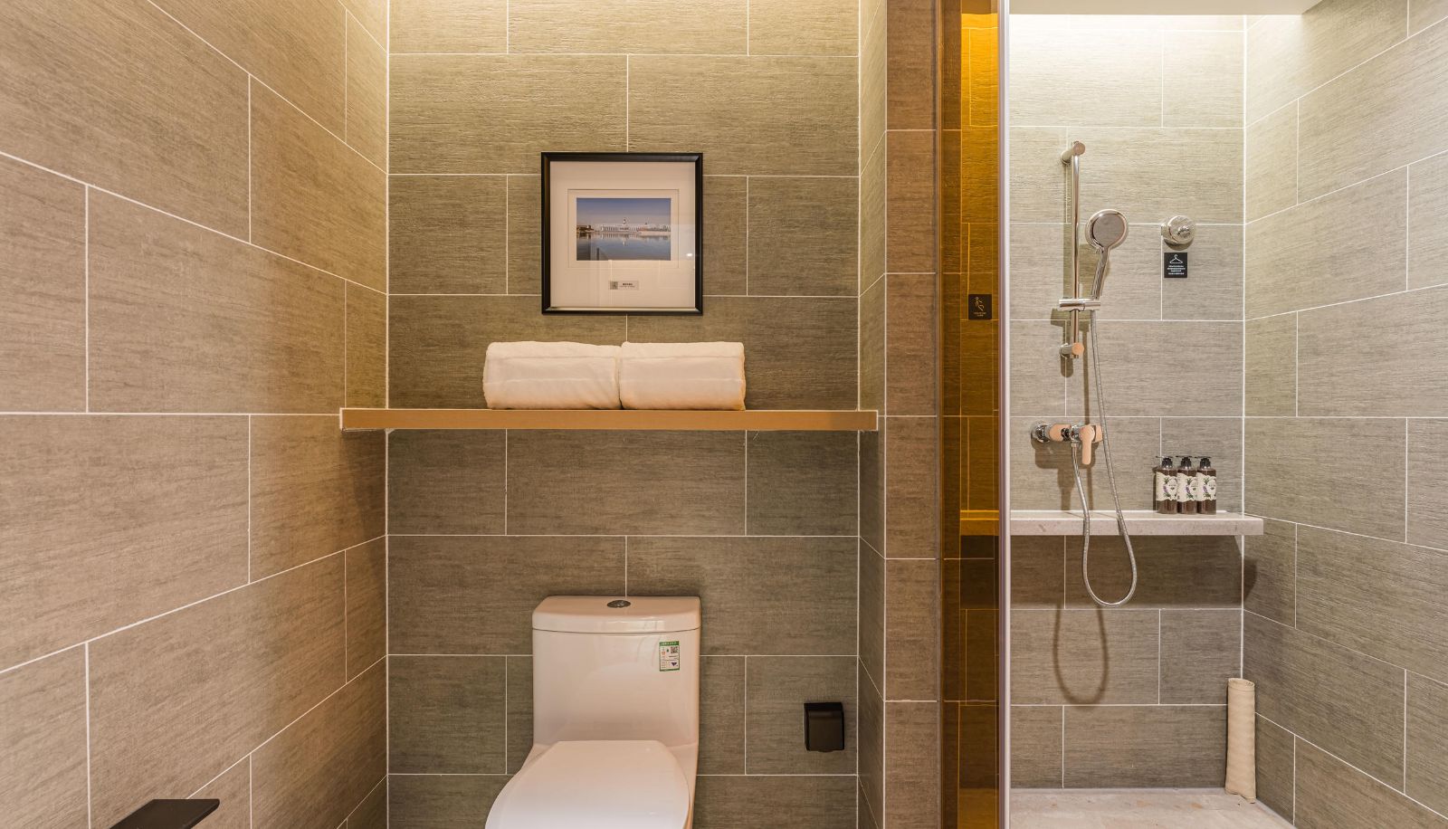 Kamer - Tianjin Binhai High Speed Railway Station Atour Hotel
