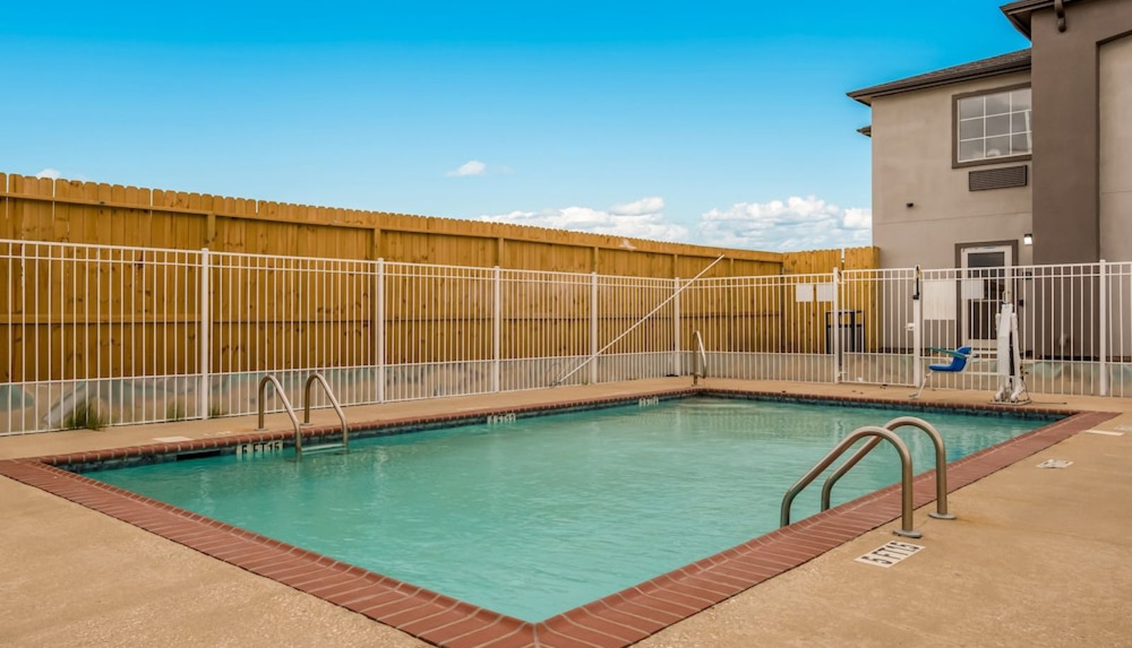 Pool - Red Roof Inn & Suites Lake Charles