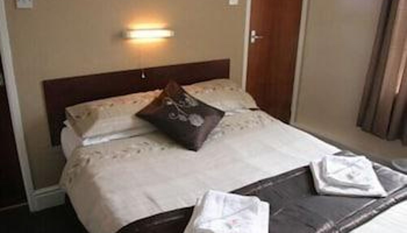 Standard room - New Promenade Hotel