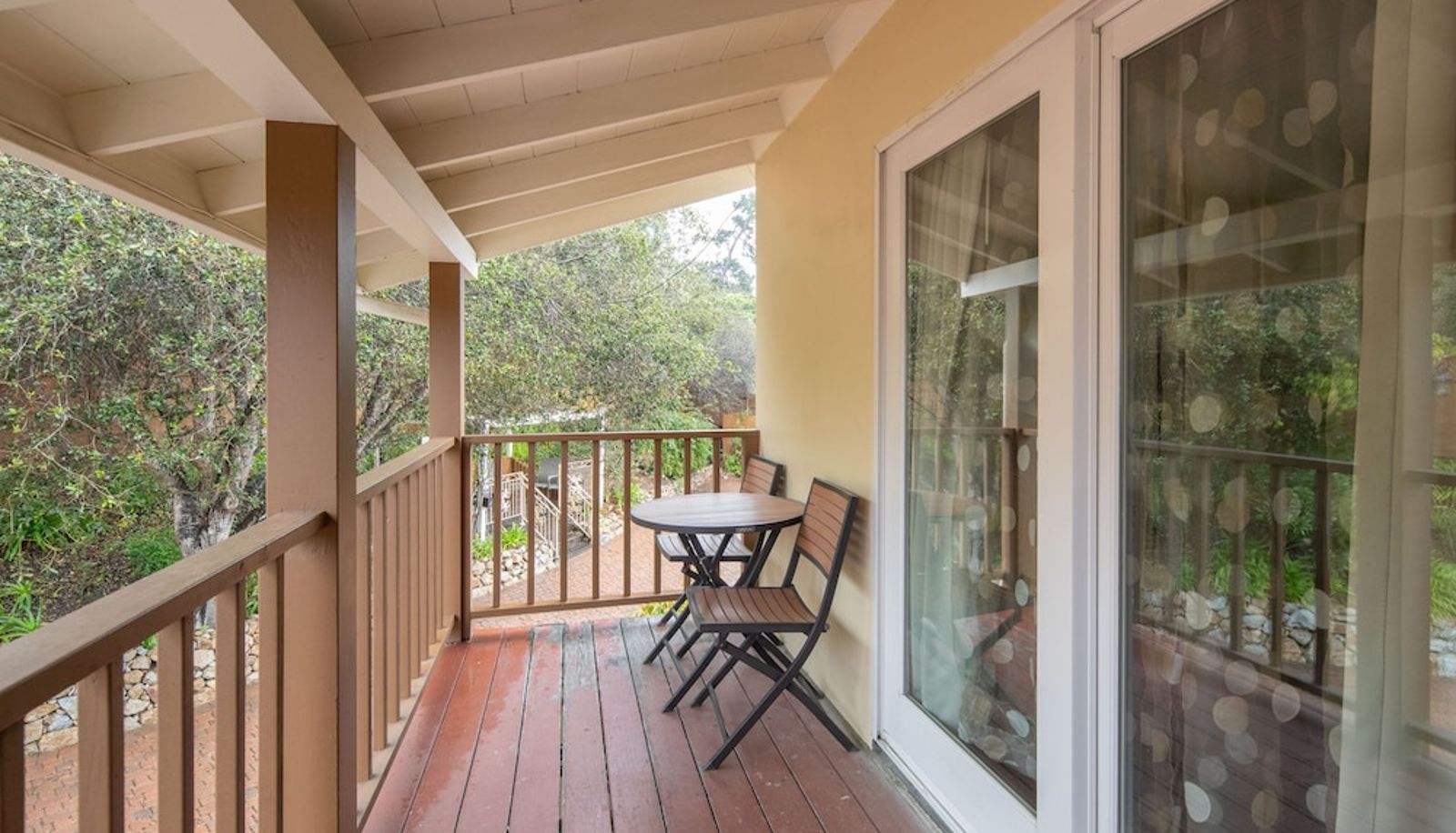 Zimmer mit Balkon - Vendange Carmel Inn & Suites