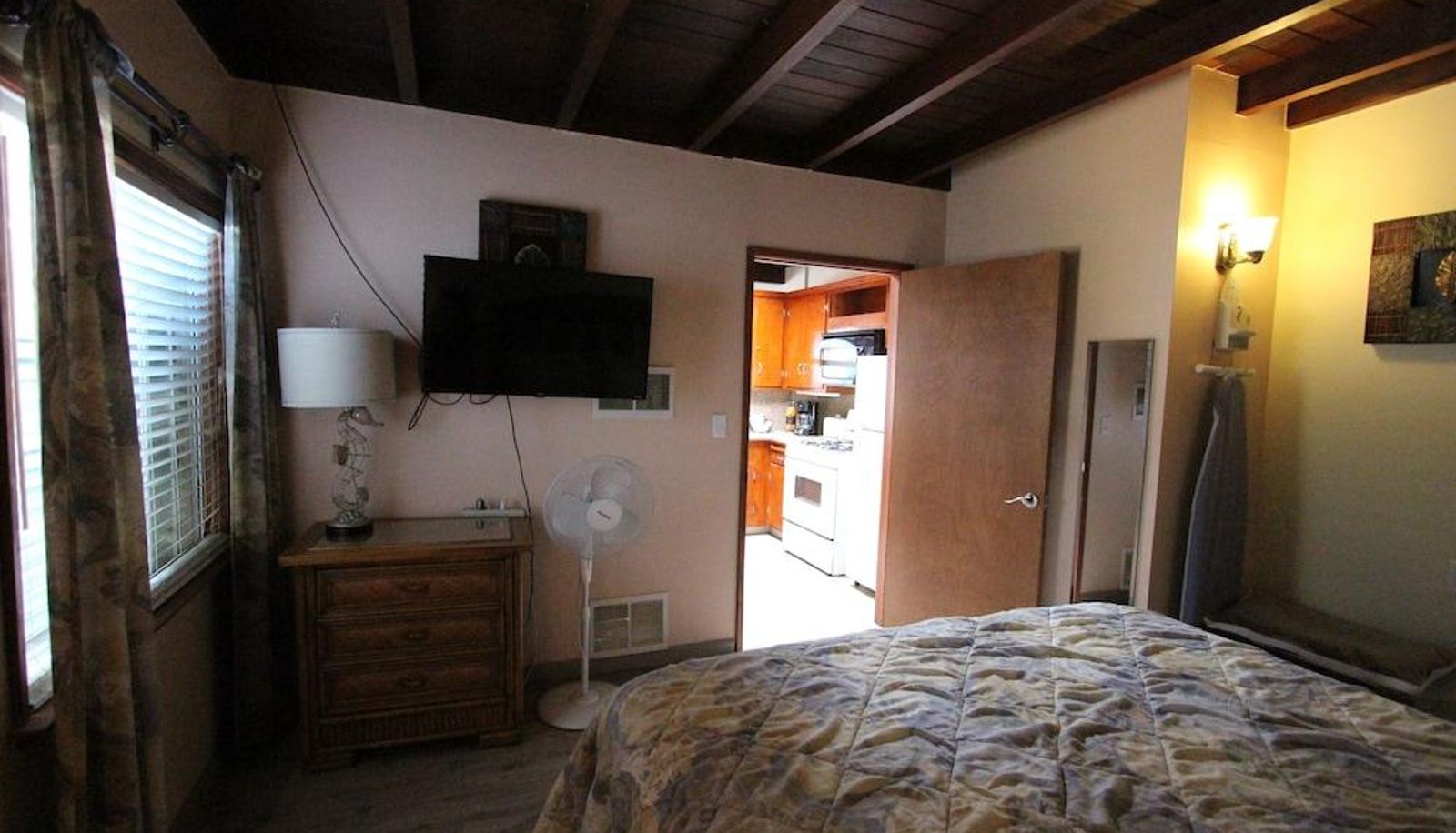 Superior room (double) - Edgewater Beach inn and suites