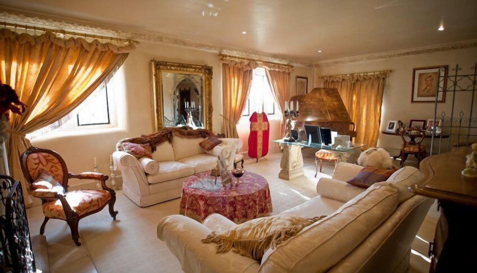 Sala - Manor Court