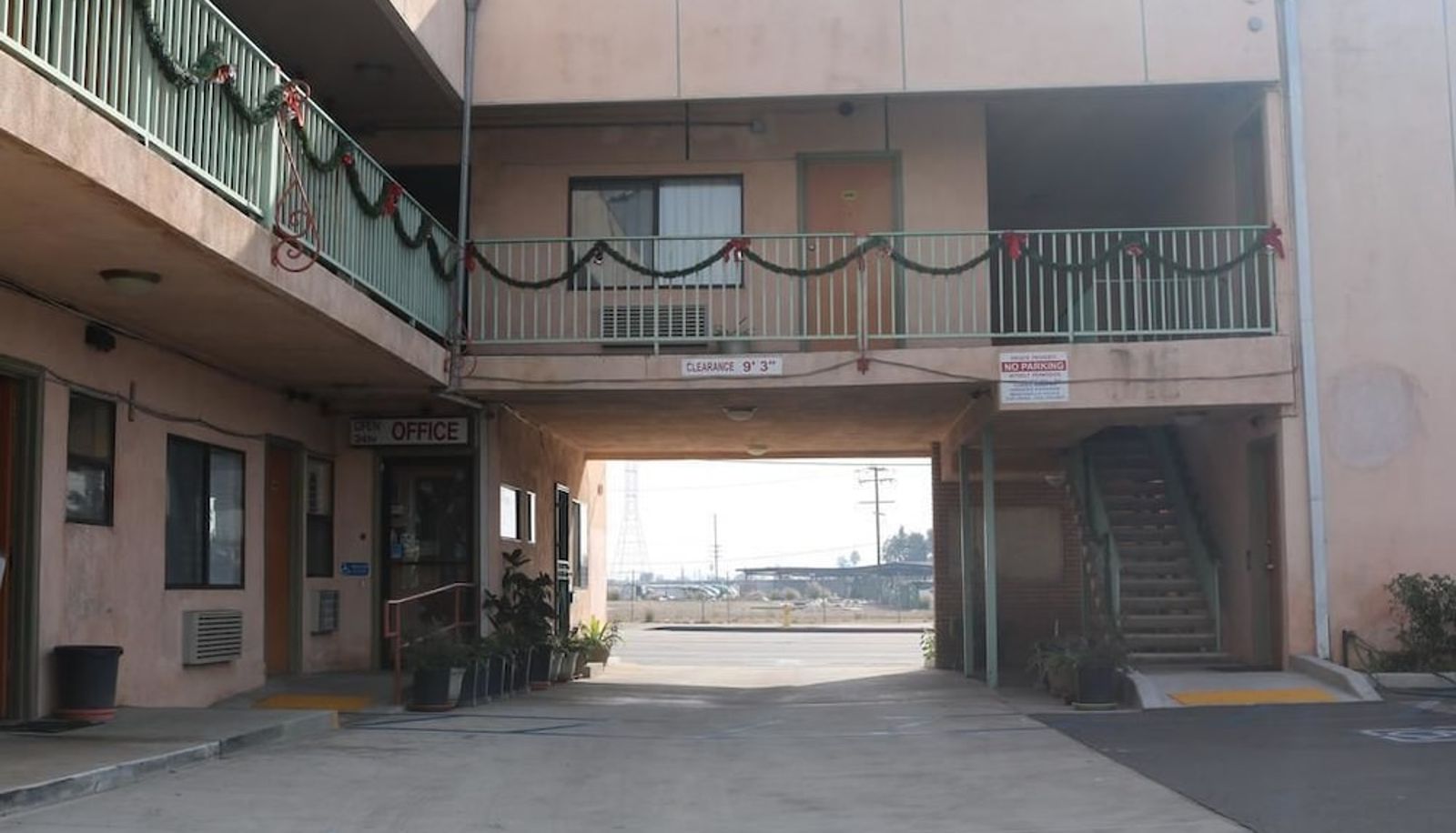 Terrace - Four Corners motel