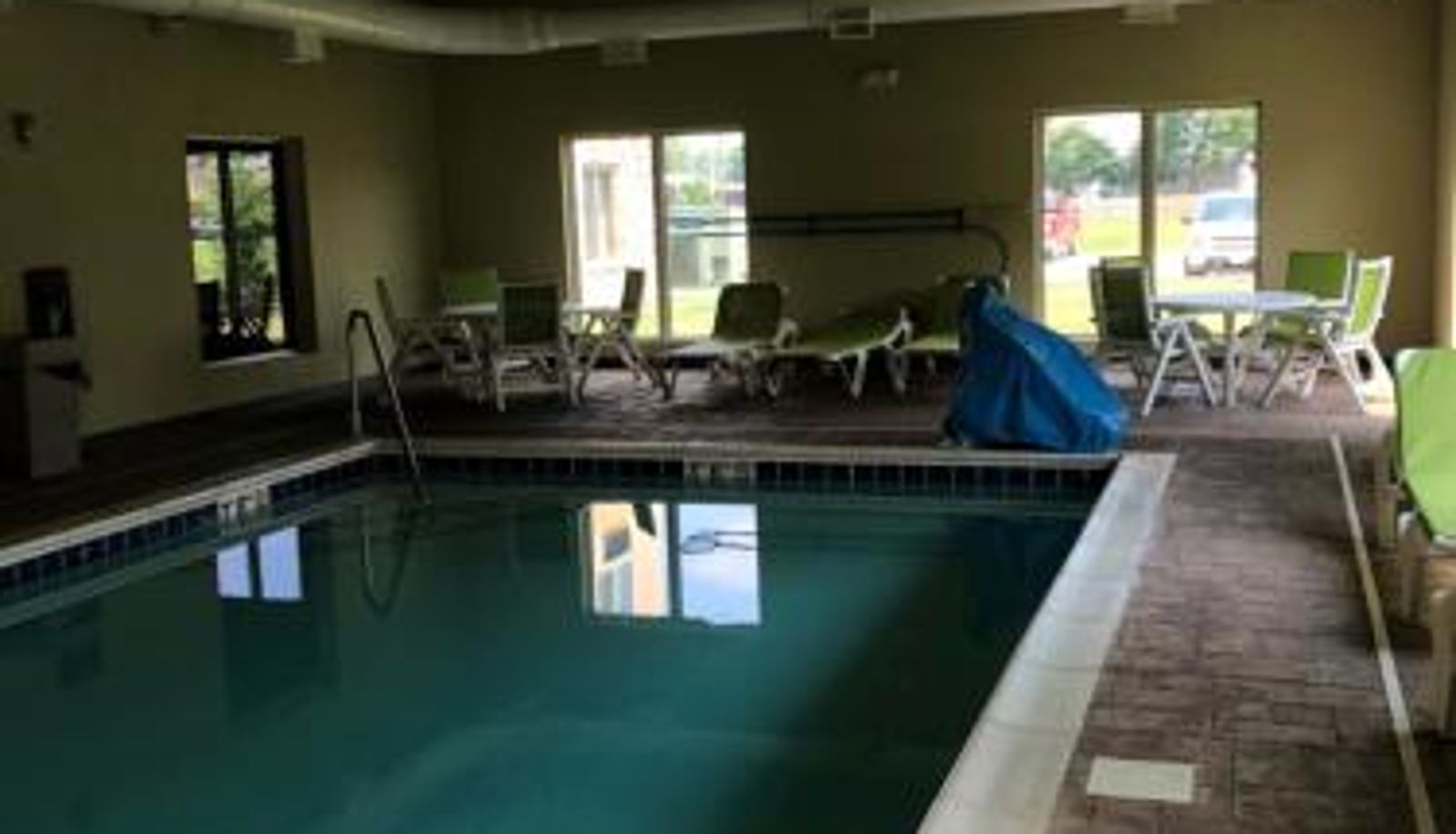 Piscina - Countryview Inn & Suites