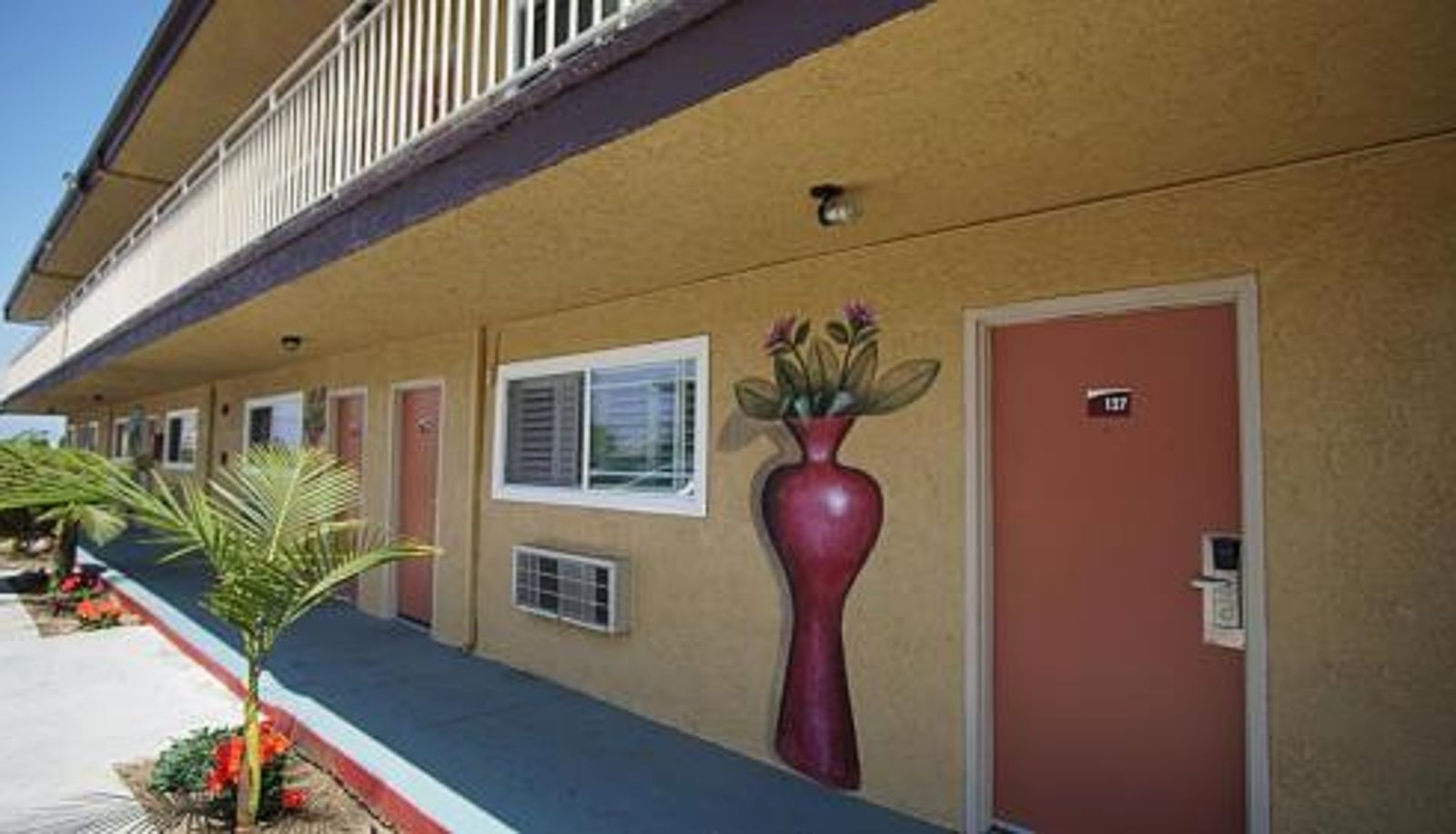 Info - Los Angeles Inn & Suites - LAX