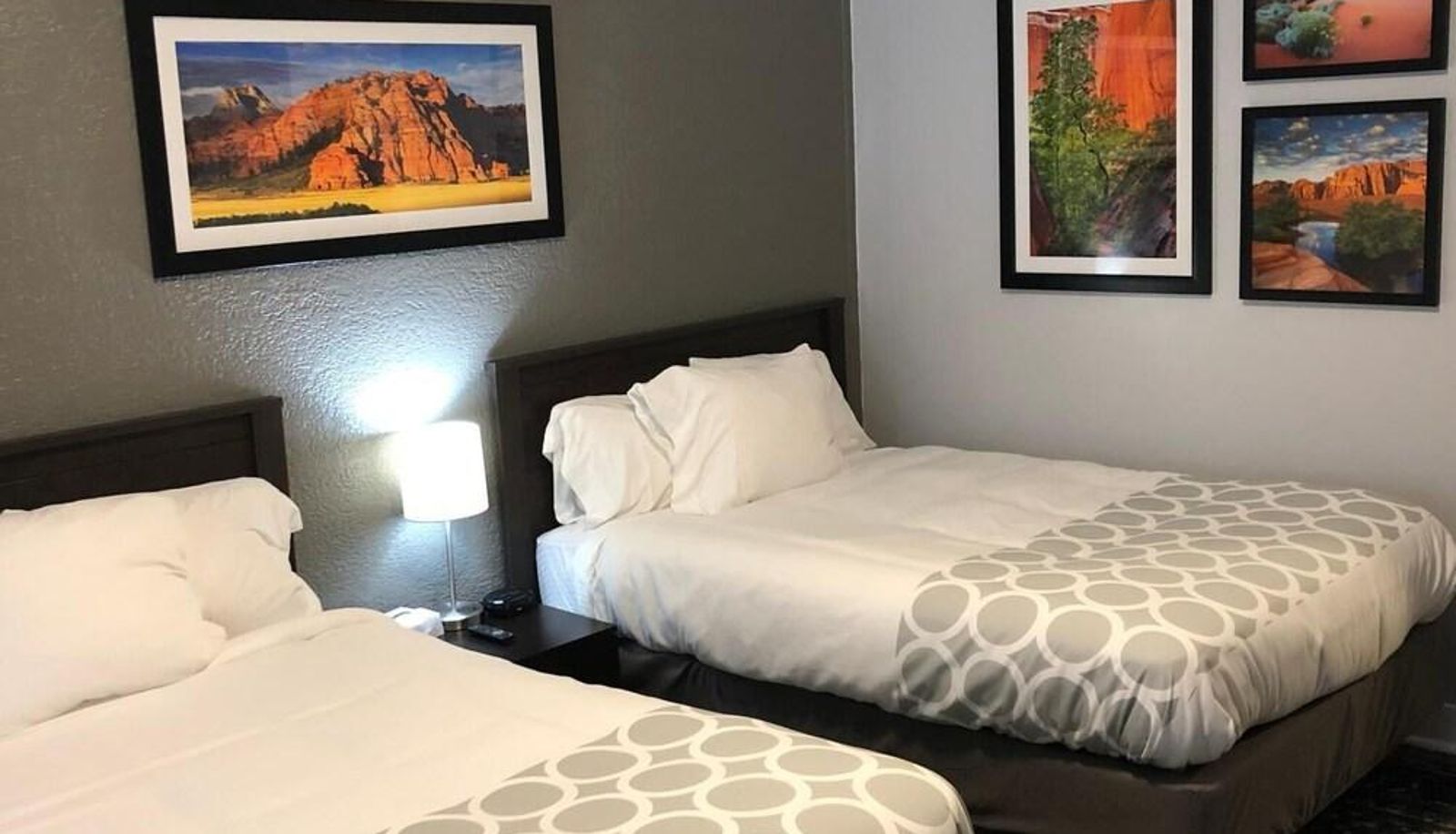 Standard room - The Carlton Hotel