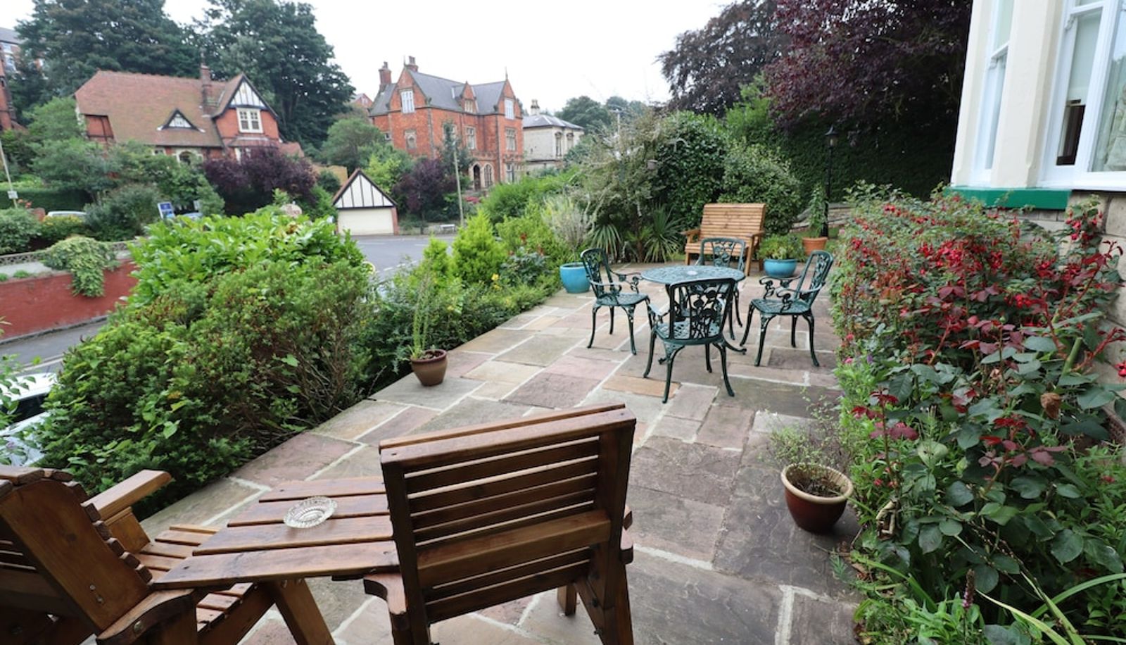 Garden - Raincliffe Hotel