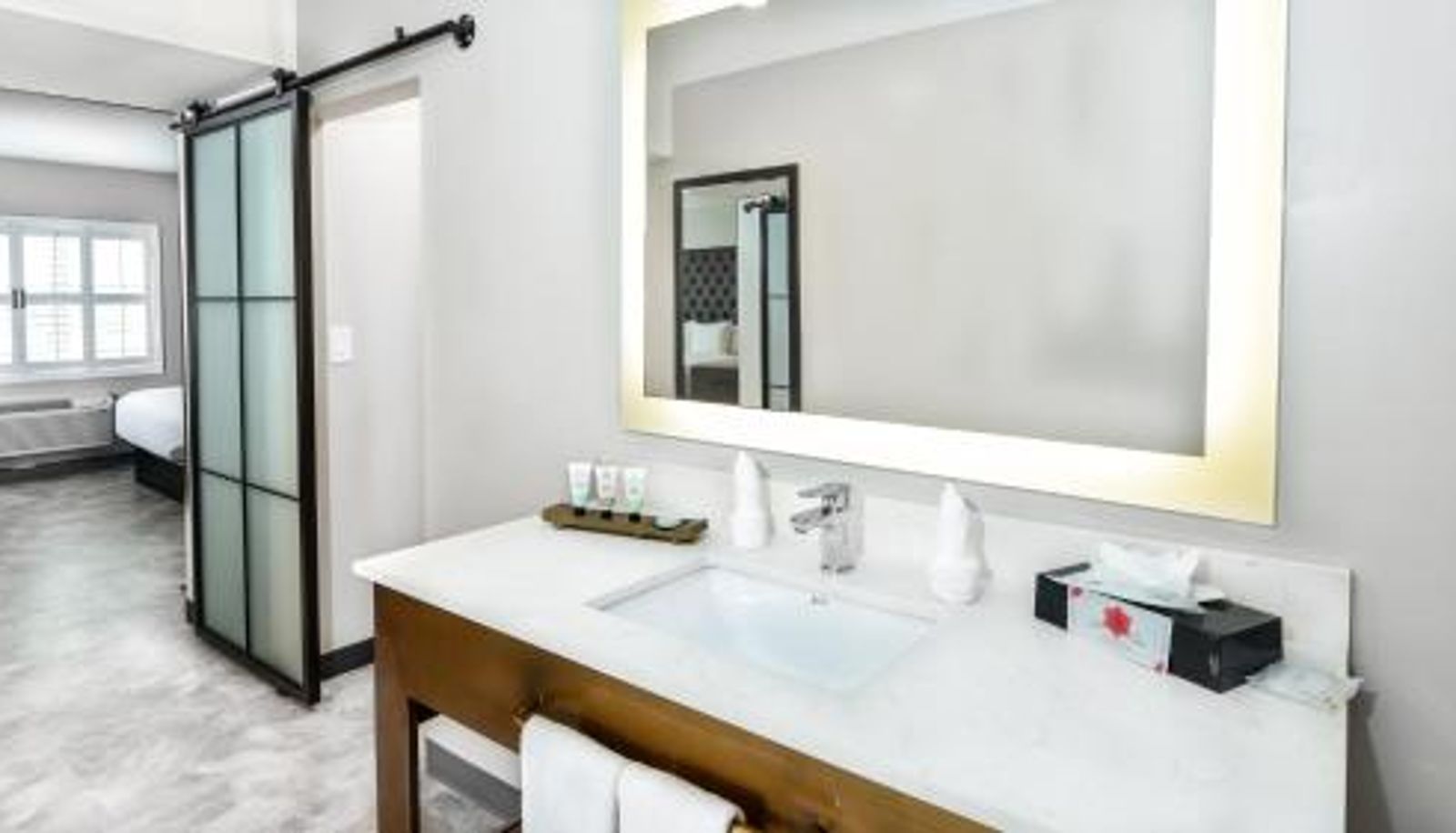 Cuarto de baño - Hollywood Inn Suites Hotel