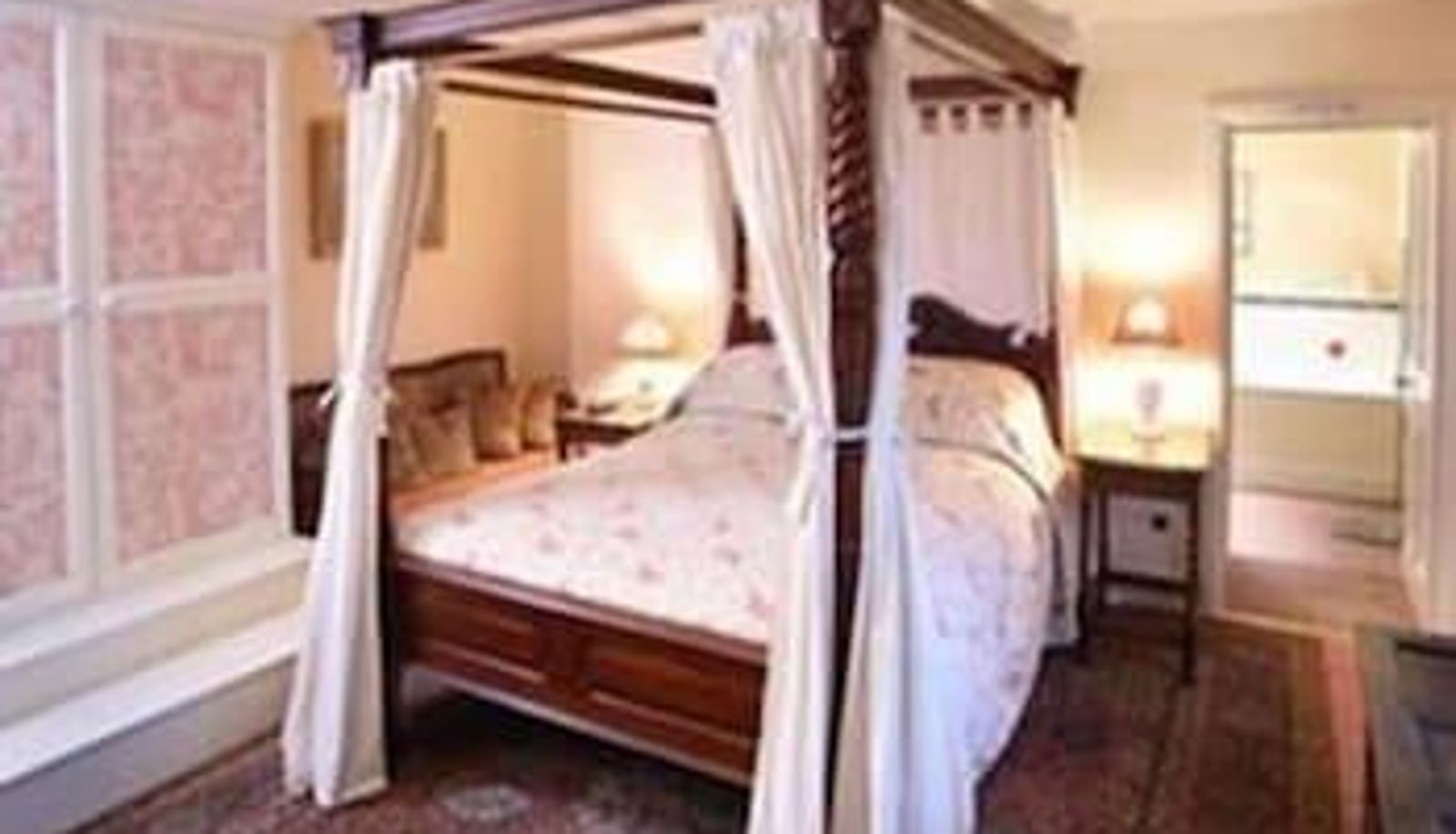 Camera standard - Catwell House