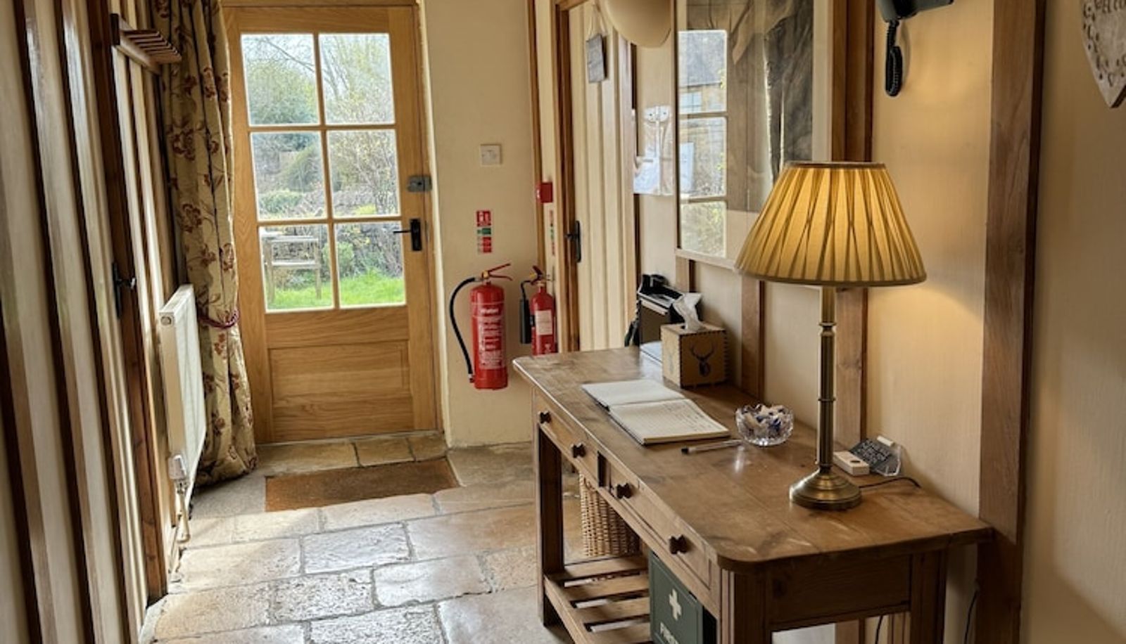 Salón - Guiting Guest House