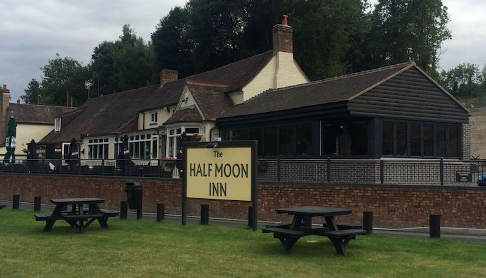 Hotel outdoor area - Half Moon Jackfield