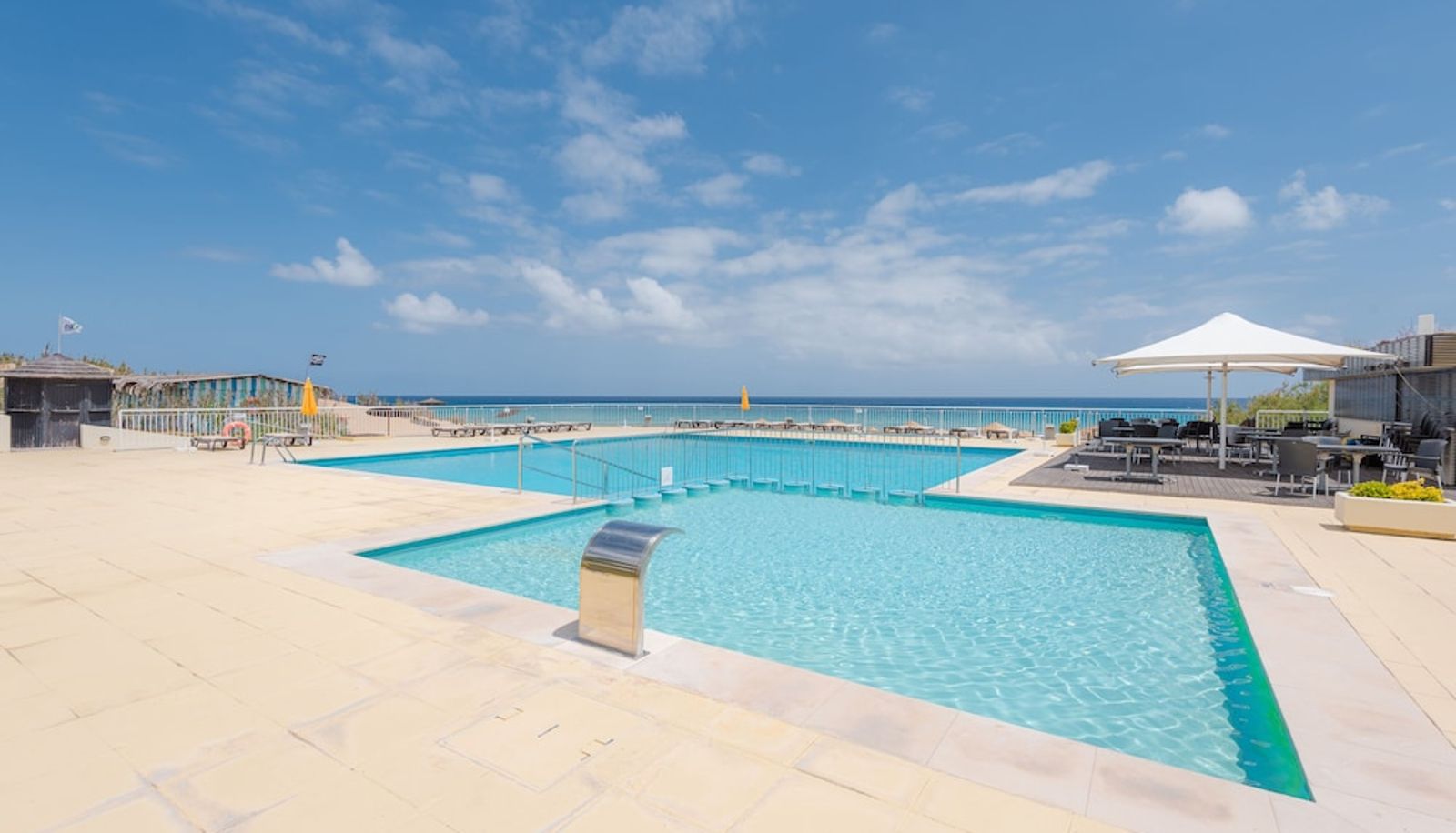 Pool - Vila Baleira Suites Aparthotel