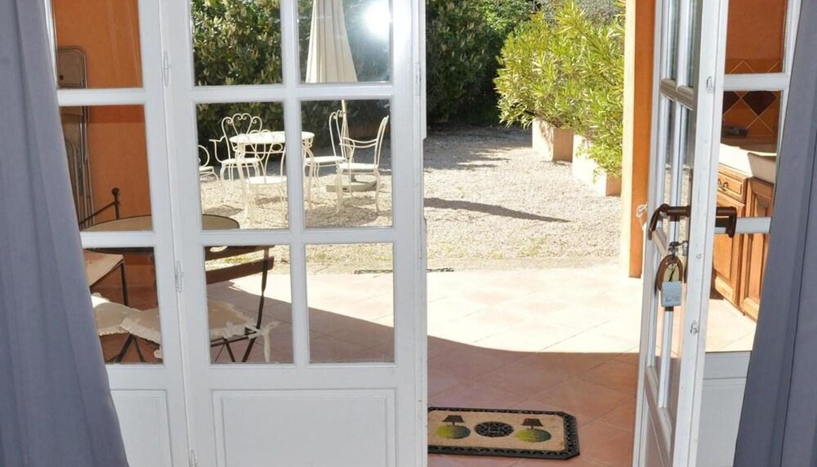 Room with balcony - Mas des Oliviers
