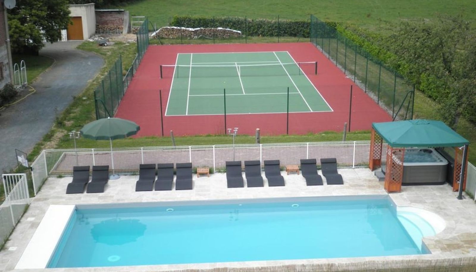 Pool - Château des Saveurs