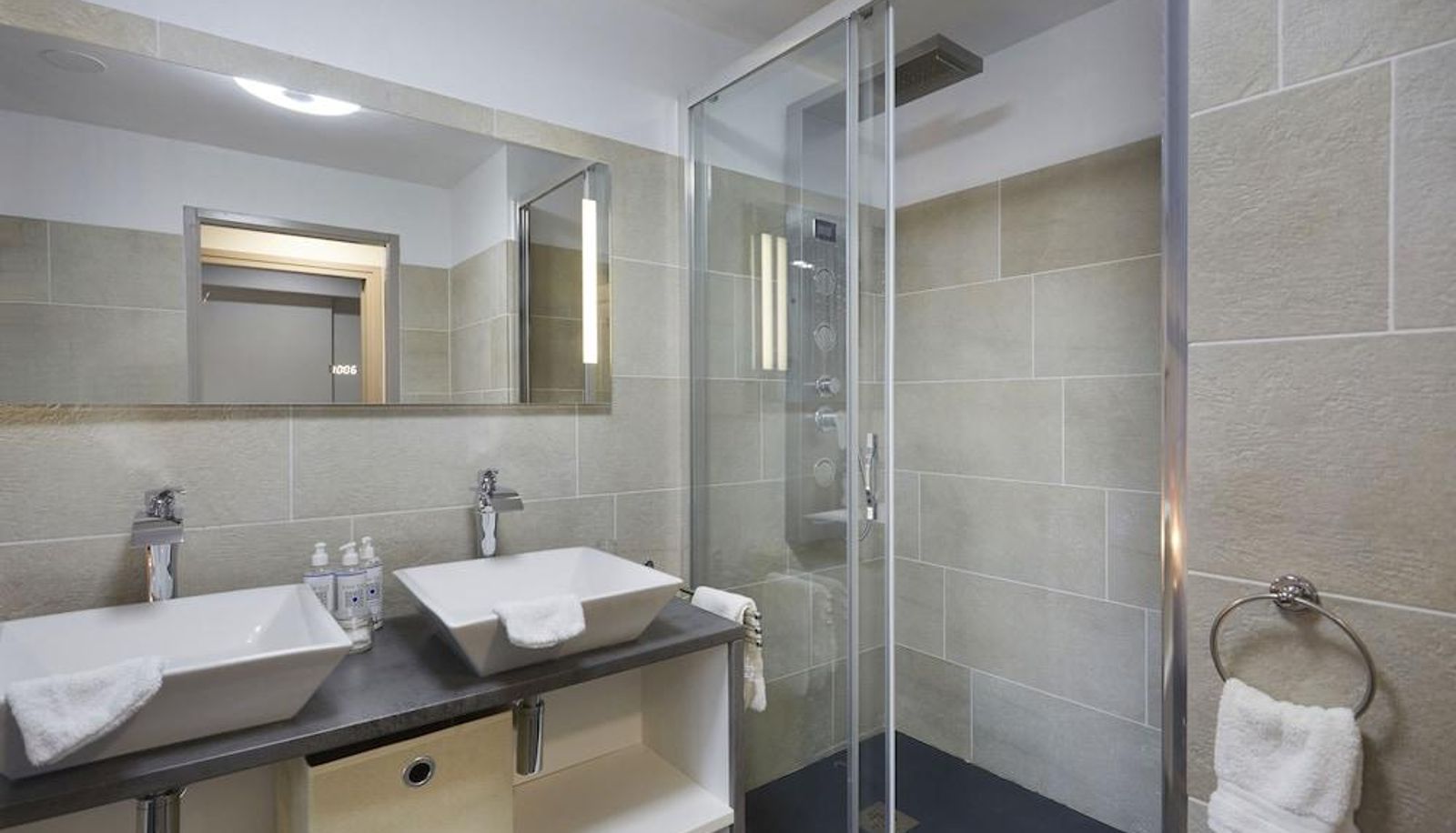 Standard room - Domaine de Bersaillin