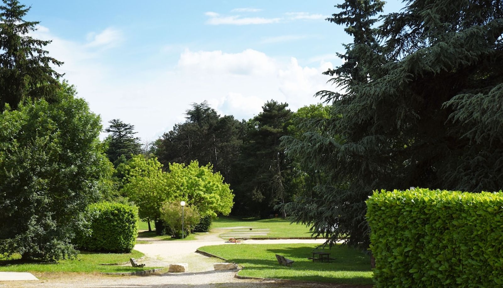 Ogród - Domaine Château de Sainte-Croix
