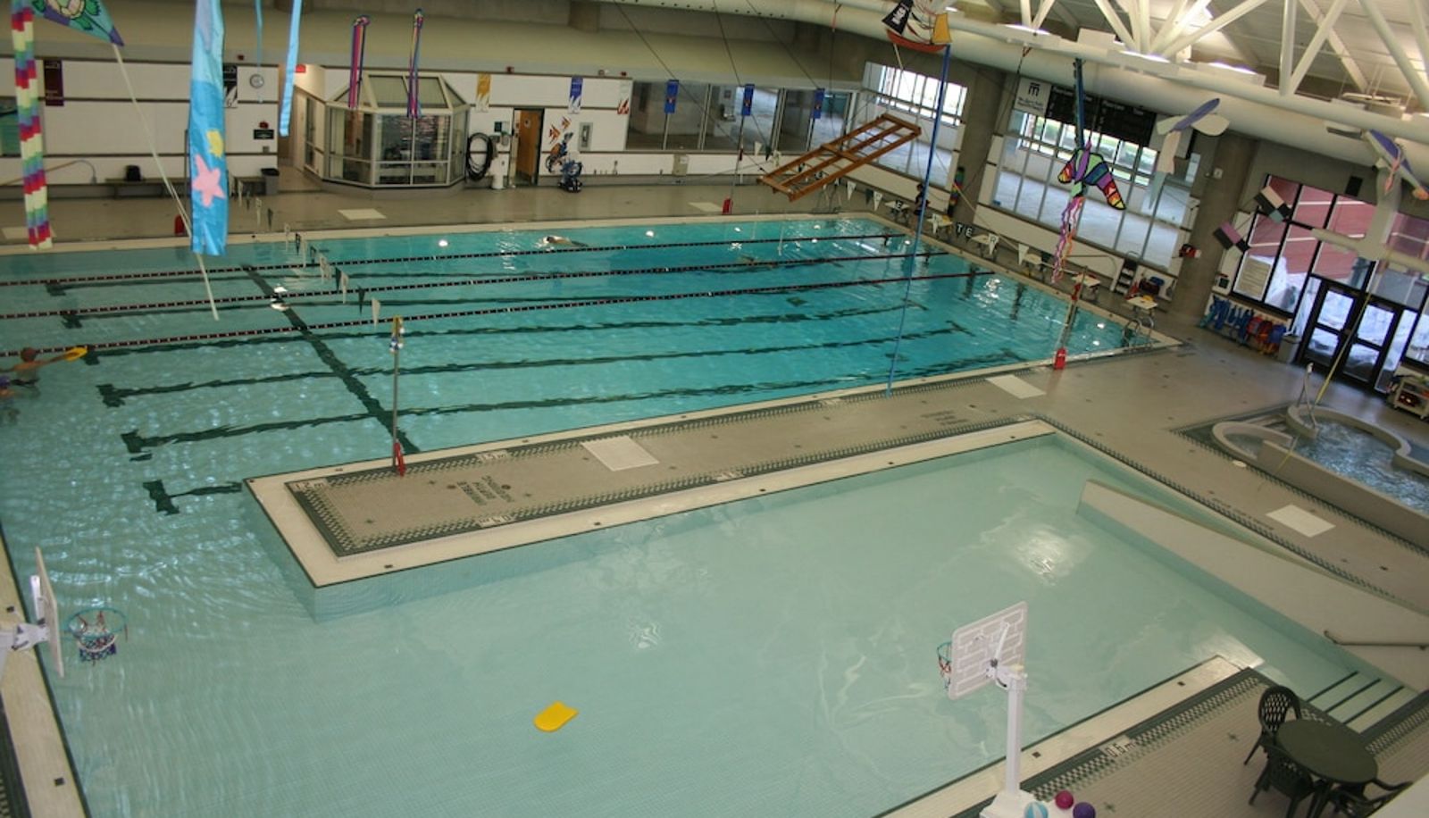 Piscina - MacEwan University Residence