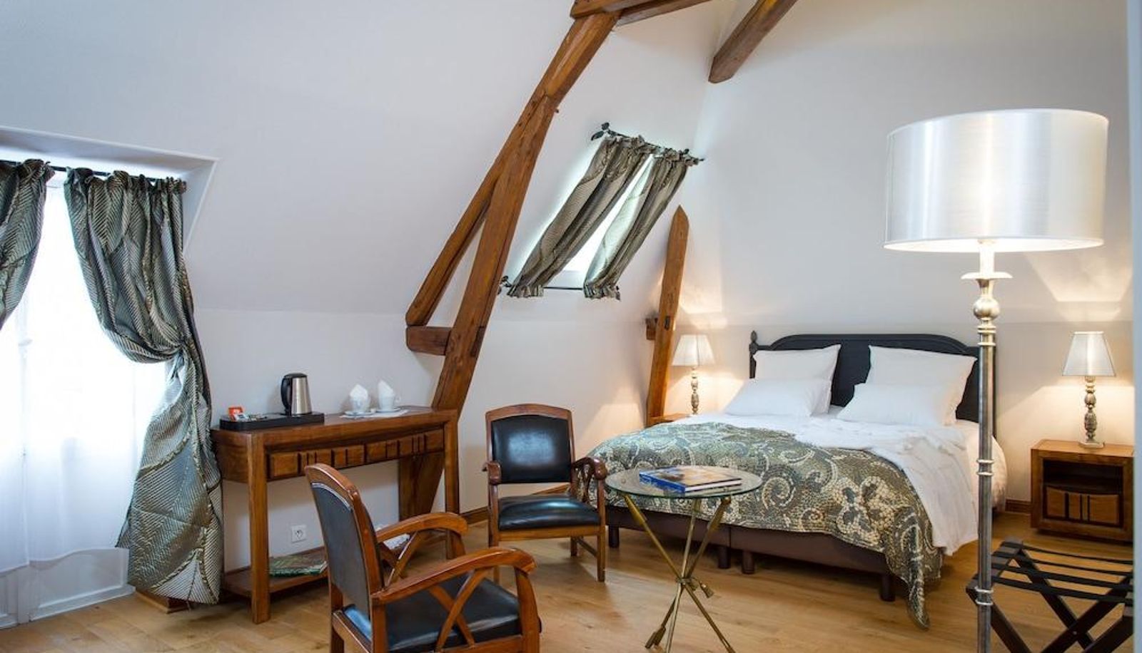 Standard room - Aux Charmes de Maintenon