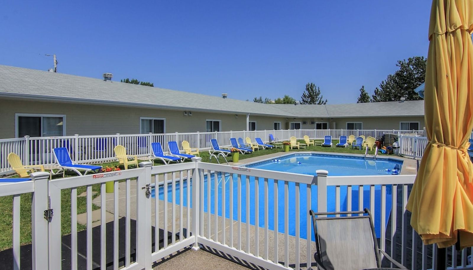 Pool - Motel Roberval