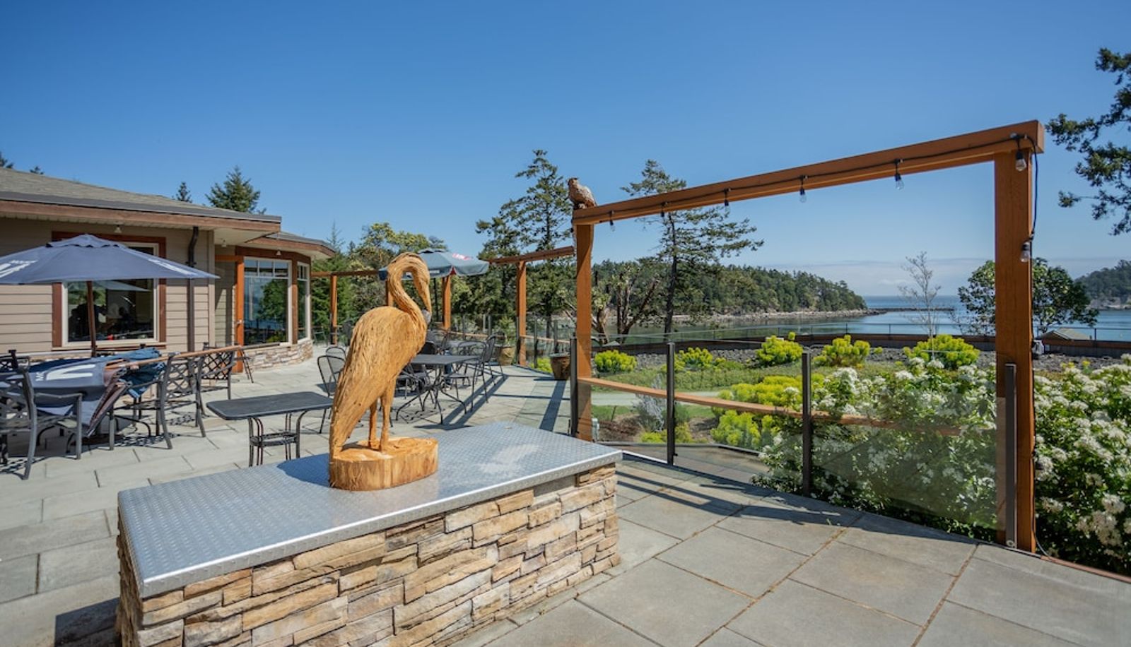 Restaurant - Mayne Island Resort