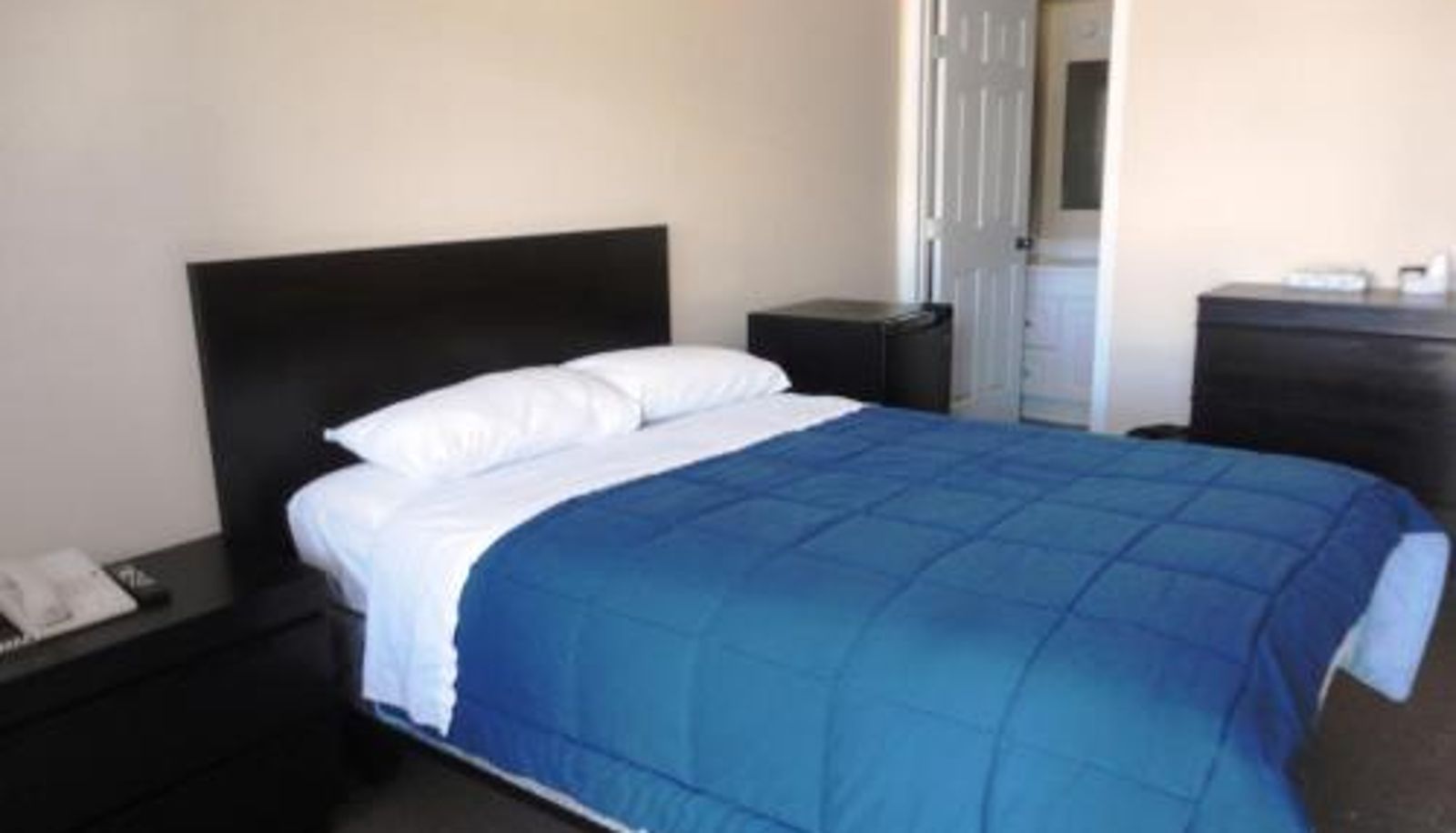 Room - Stratford Motel