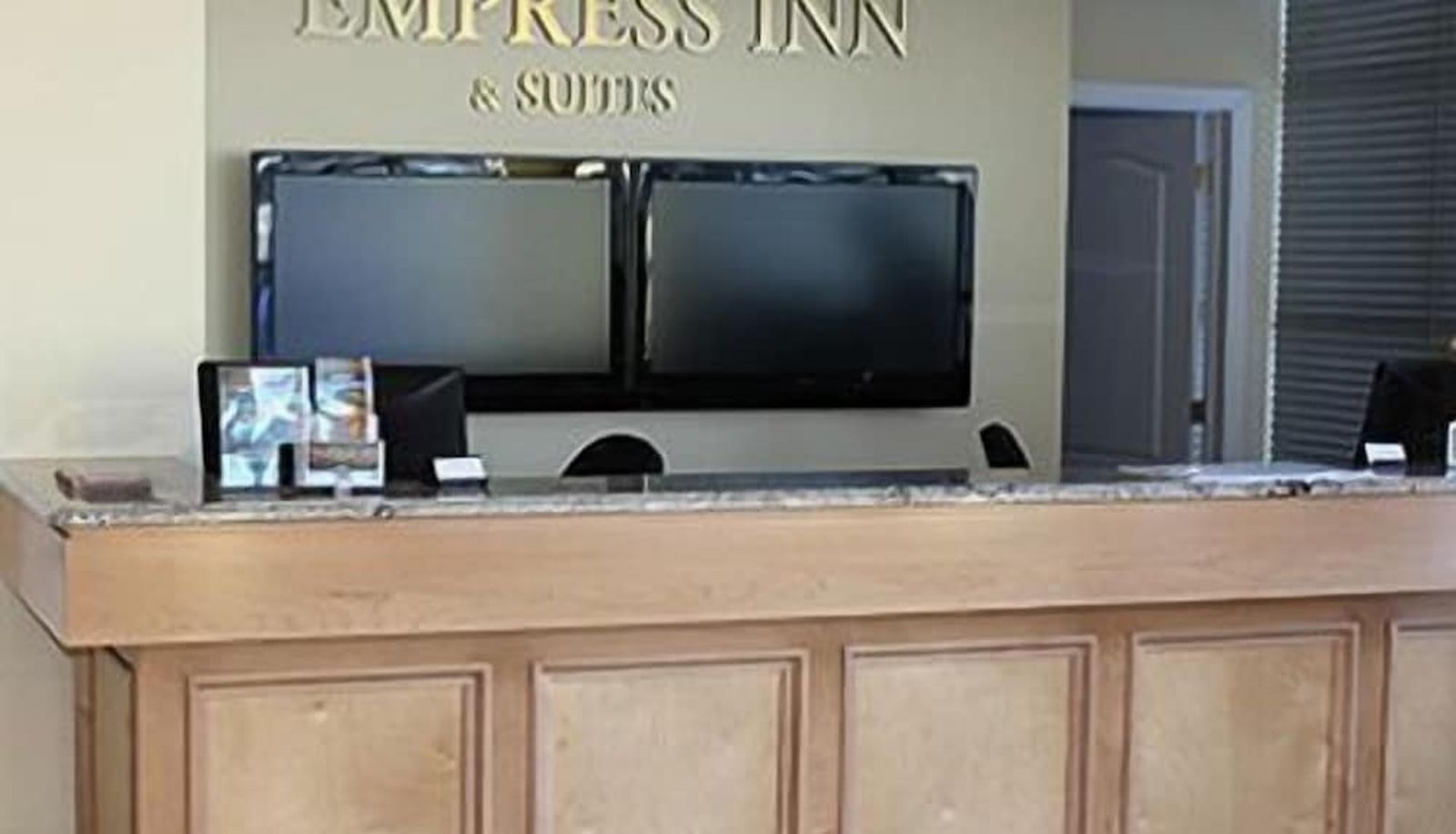 Recepcja - Empress Inn and Suites by The Falls