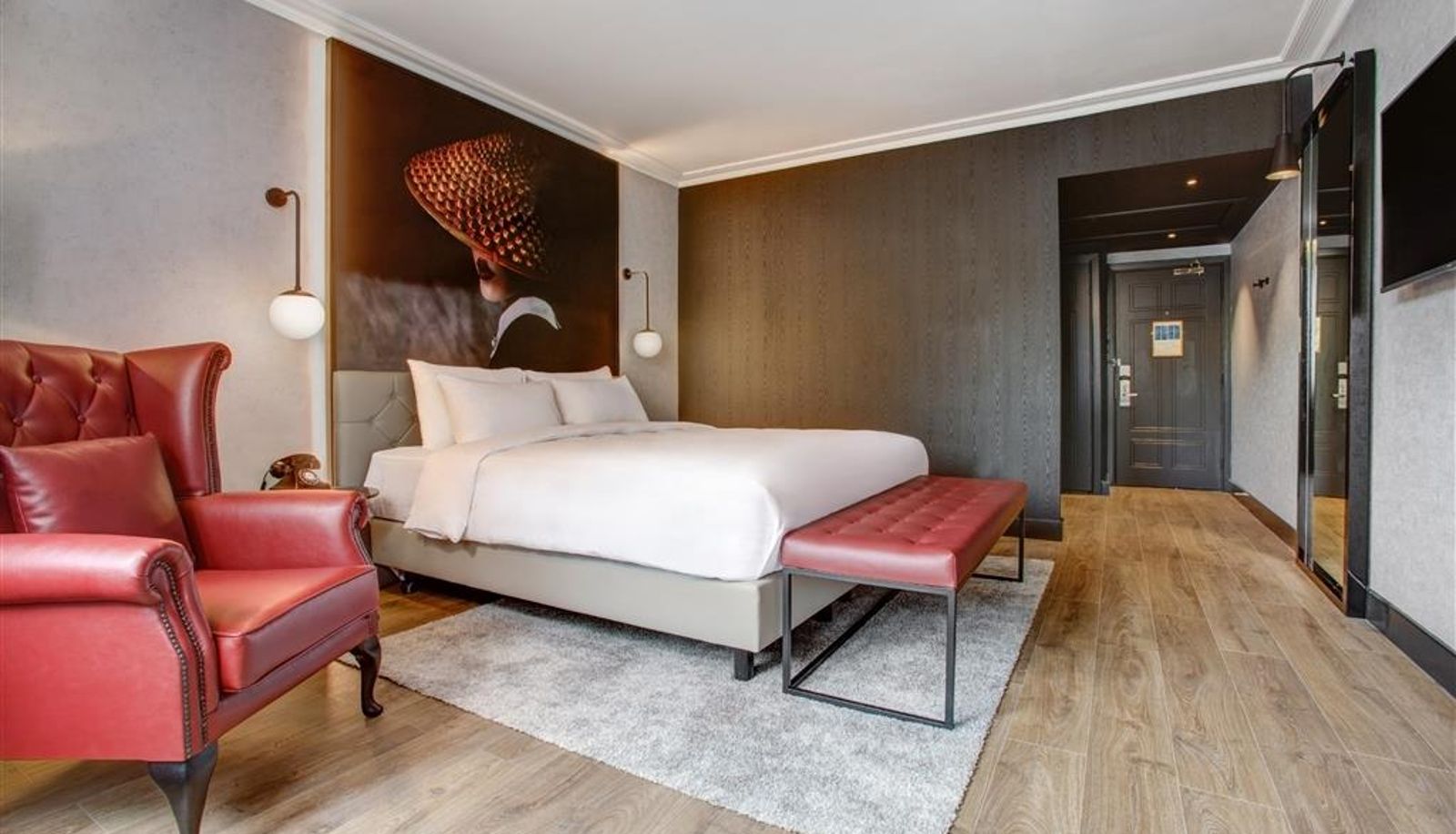 Camera - Radisson Red London Gatwick Airport