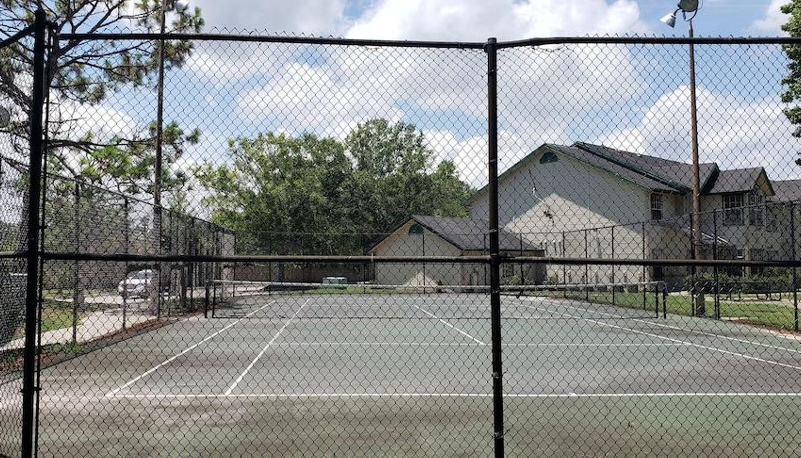 Tennis court - Oak Plantation Resort