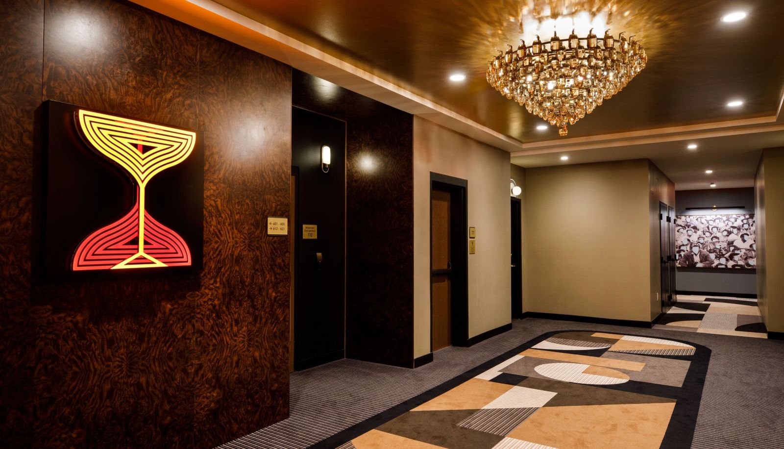 Bar - Hotel Indy Indianapolis a Tribute Portfolio Hotel