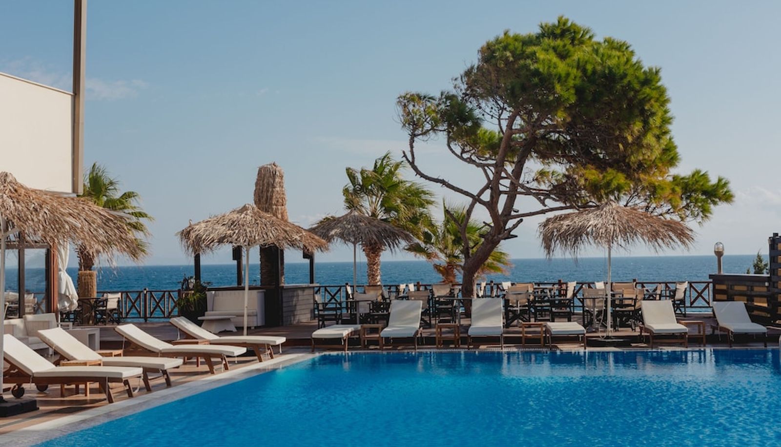 Zwembad - Mati Hotel