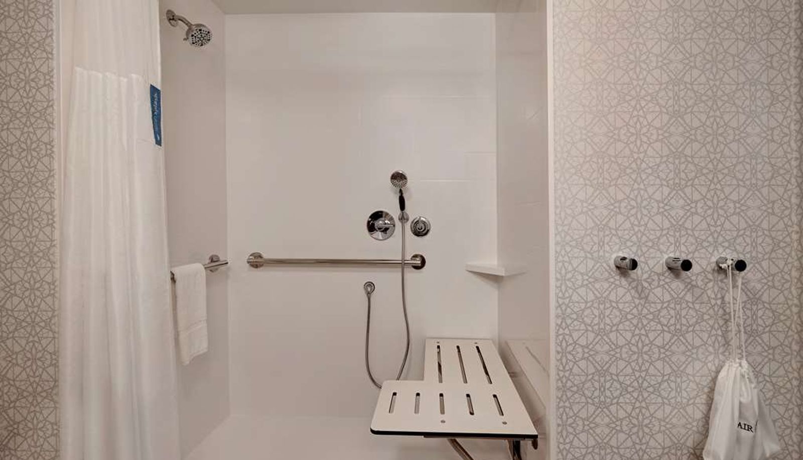 Camera - Hampton Inn by Hilton Crown Point