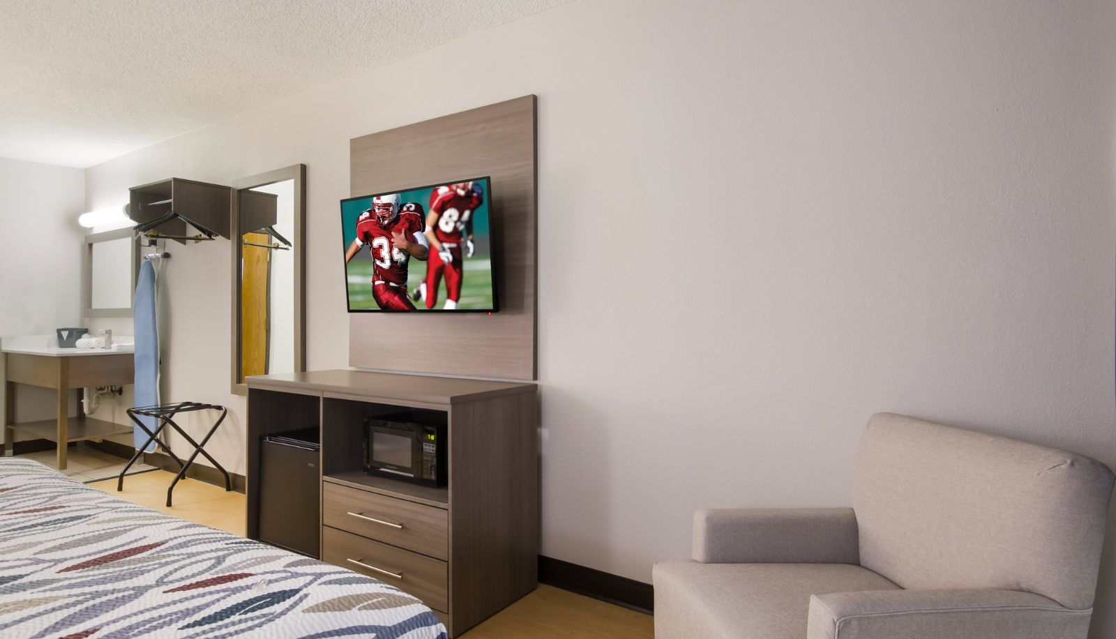 Room - Red Roof Inn Lawrenceburg