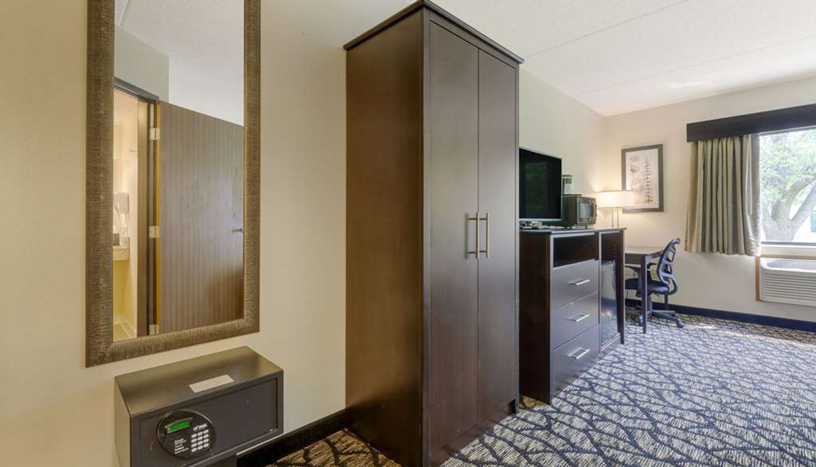 Zimmer - Quality Inn Oshkosh Aviation Park