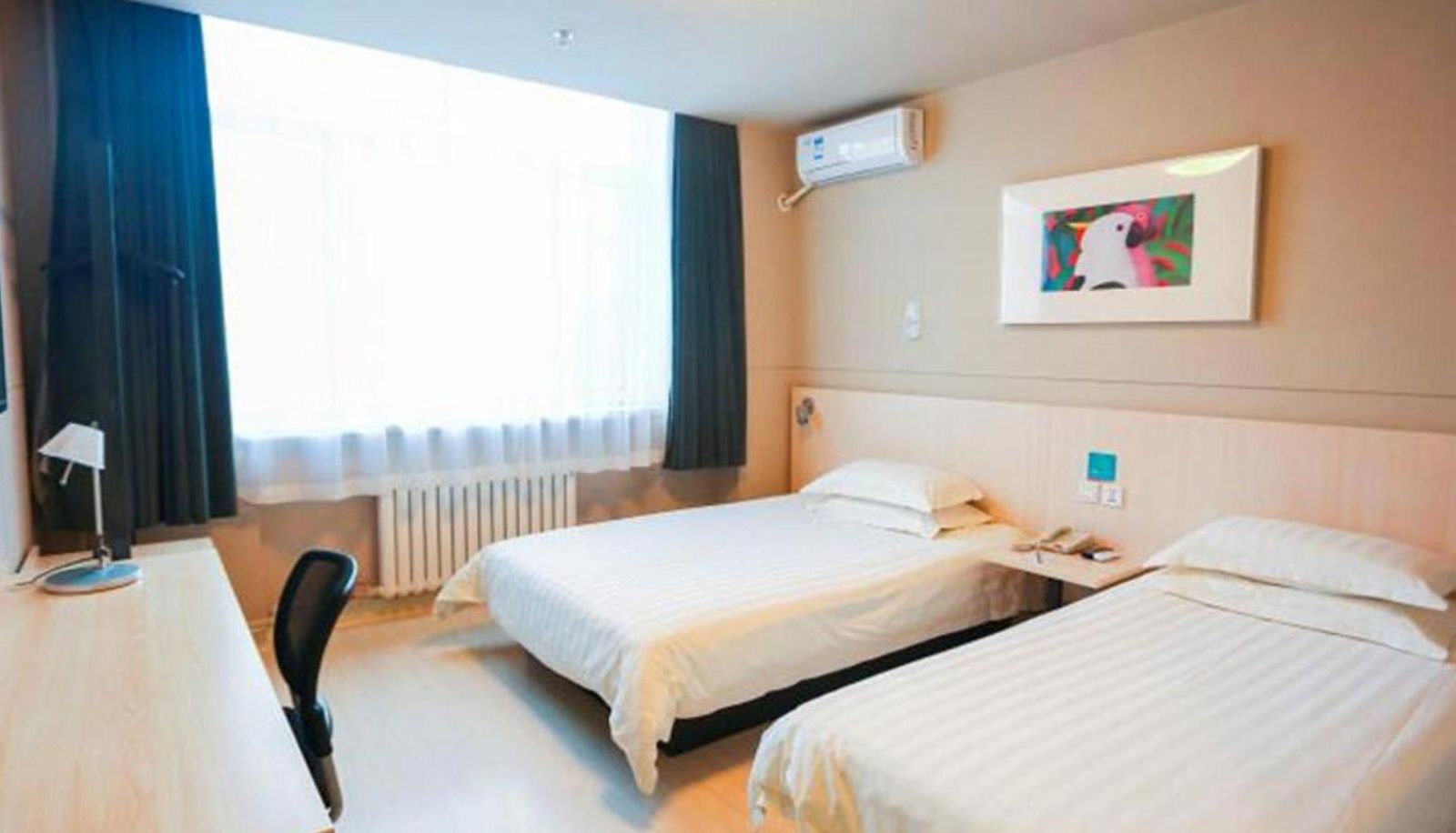Room - jinjiangzhixingjiamusihuochezhanxinmatejiudian