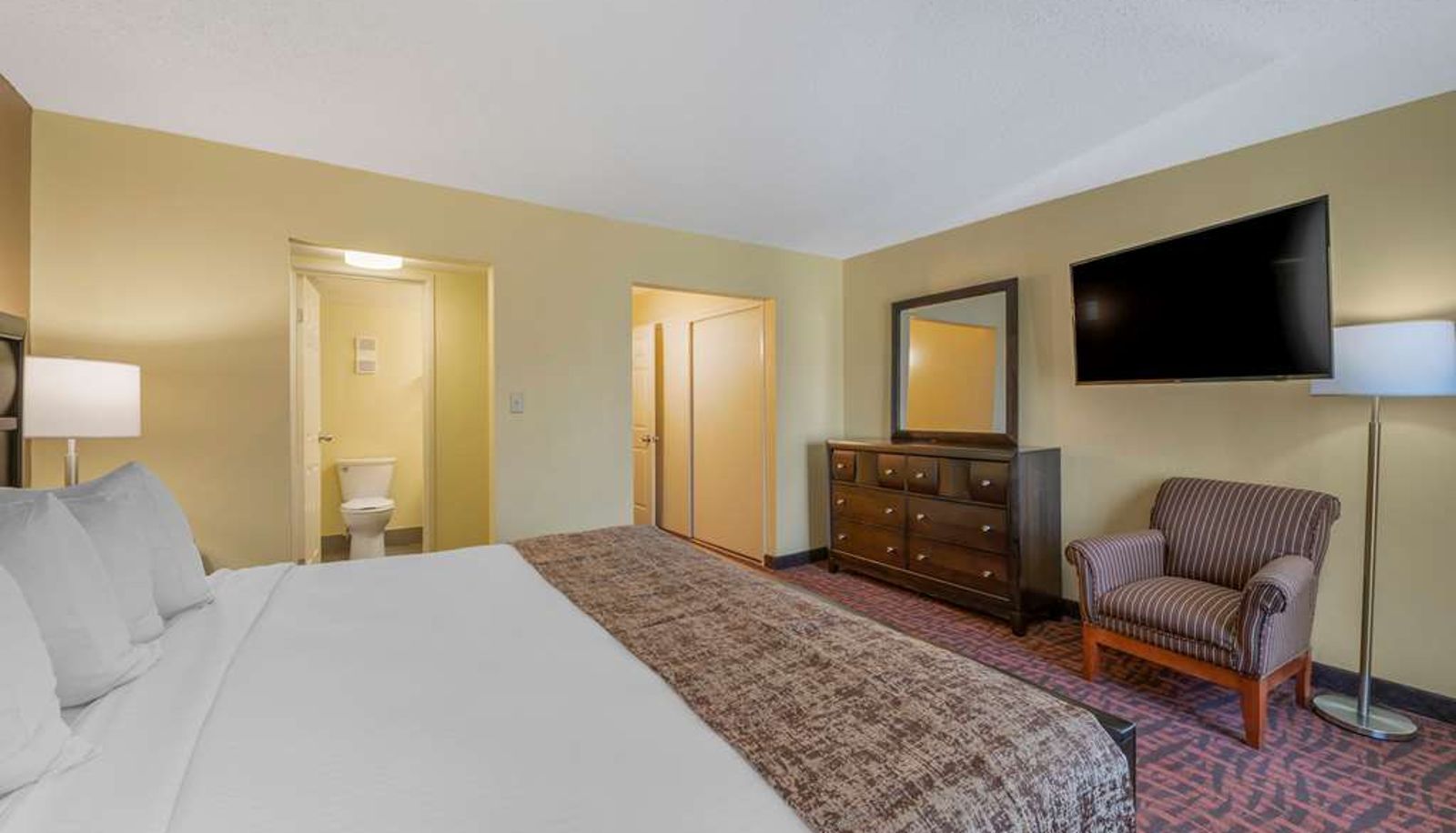 Suite - Best Western Louisville East Inn & Suites