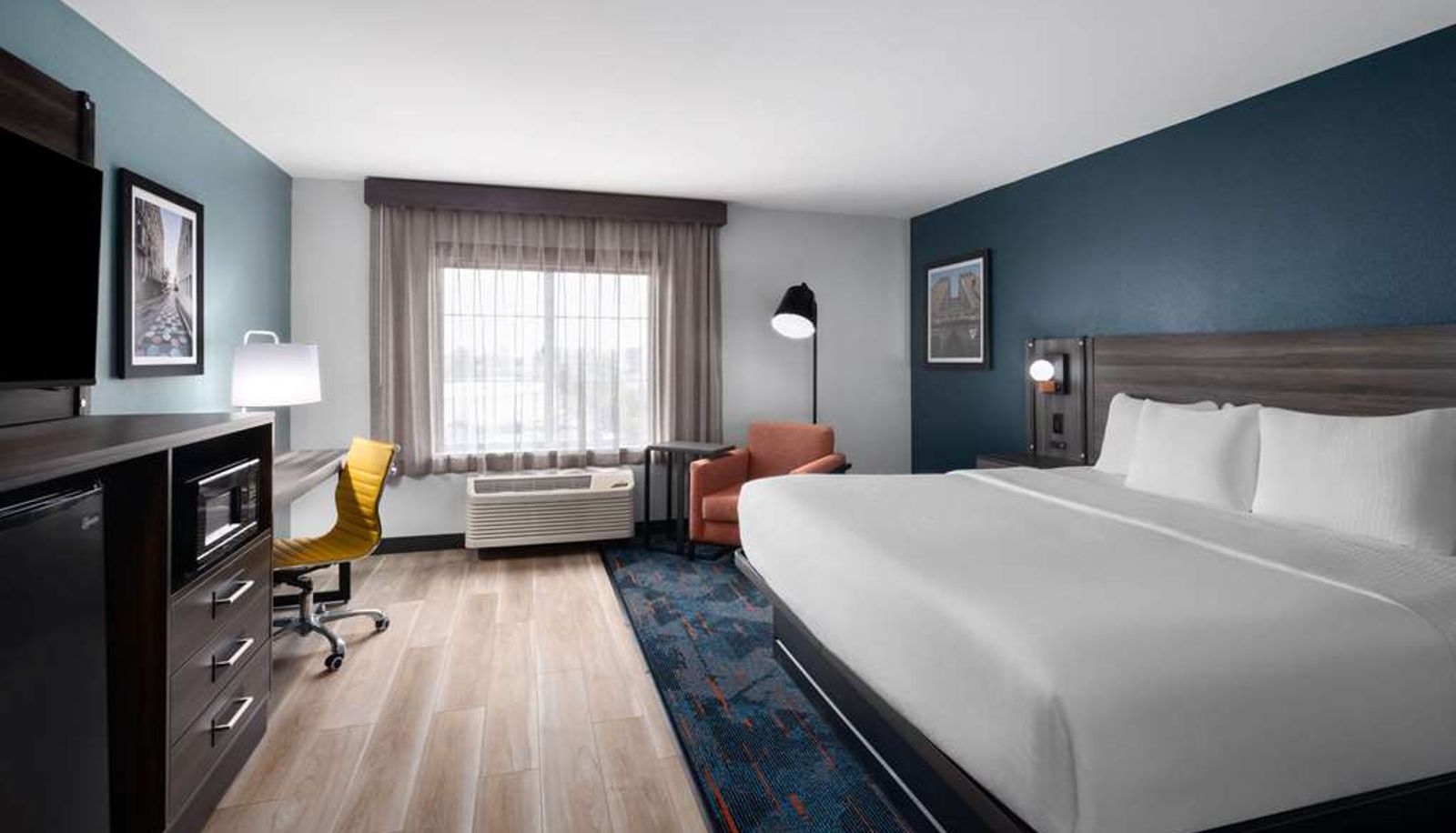 Room - La Quinta Inn & Suites by Wyndham Greensboro NC