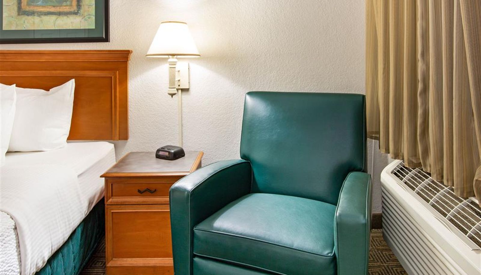 Camera - La Quinta Inn by Wyndham Albuquerque Airport