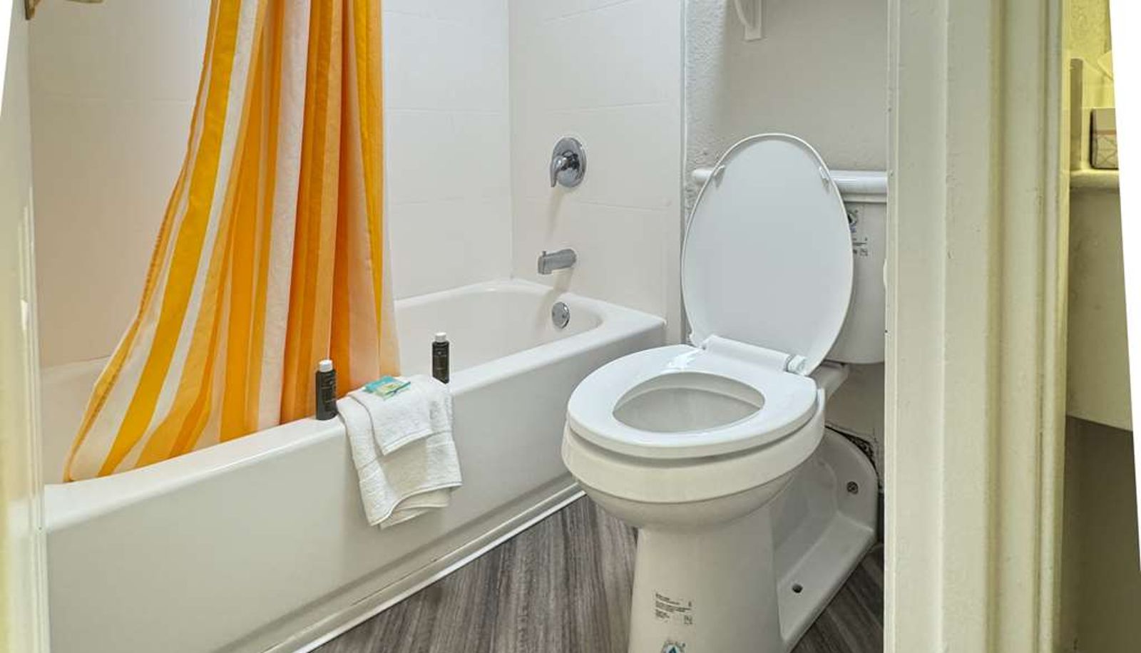 Room - Rodeway Inn