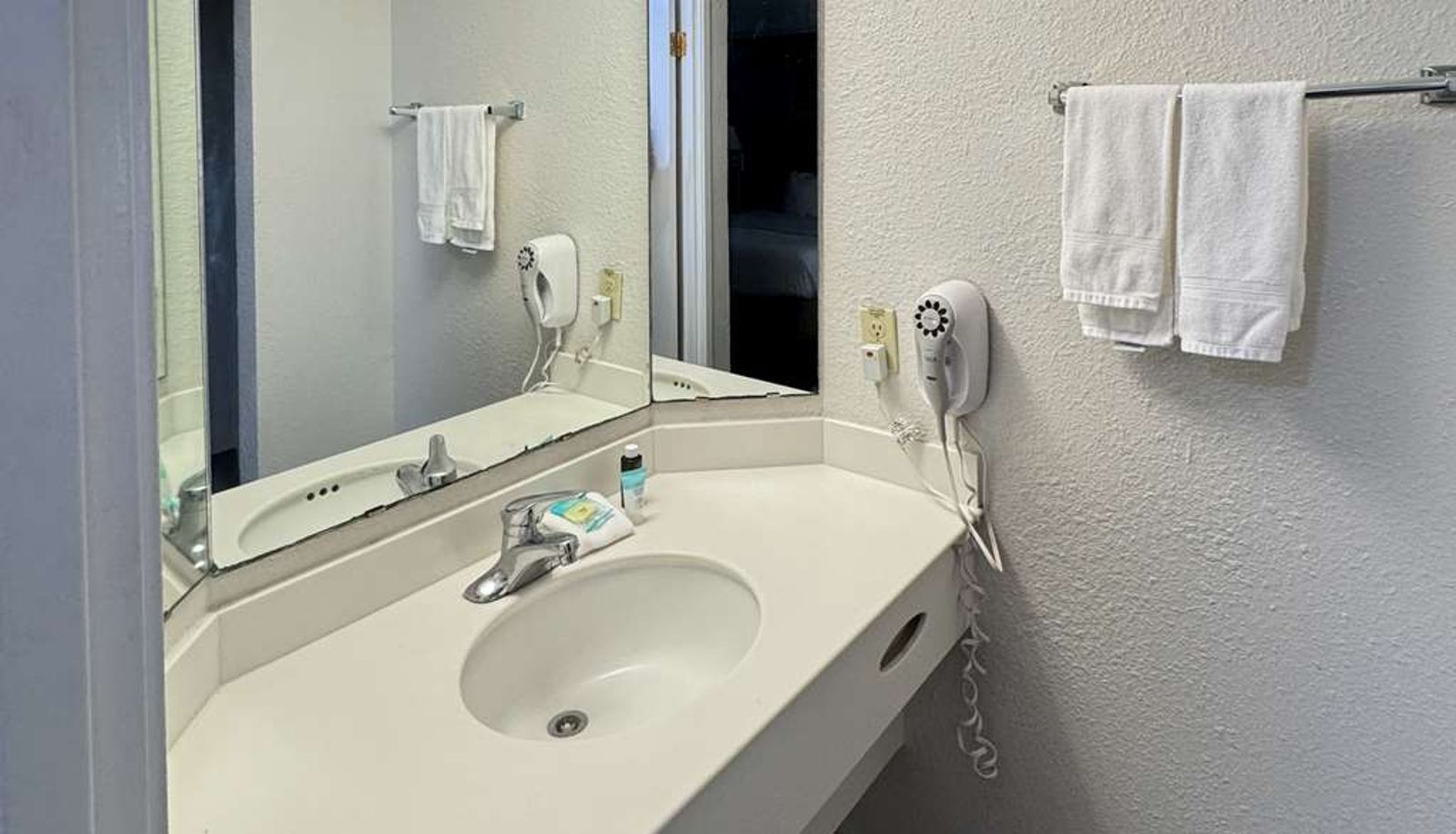 Zimmer - Rodeway Inn