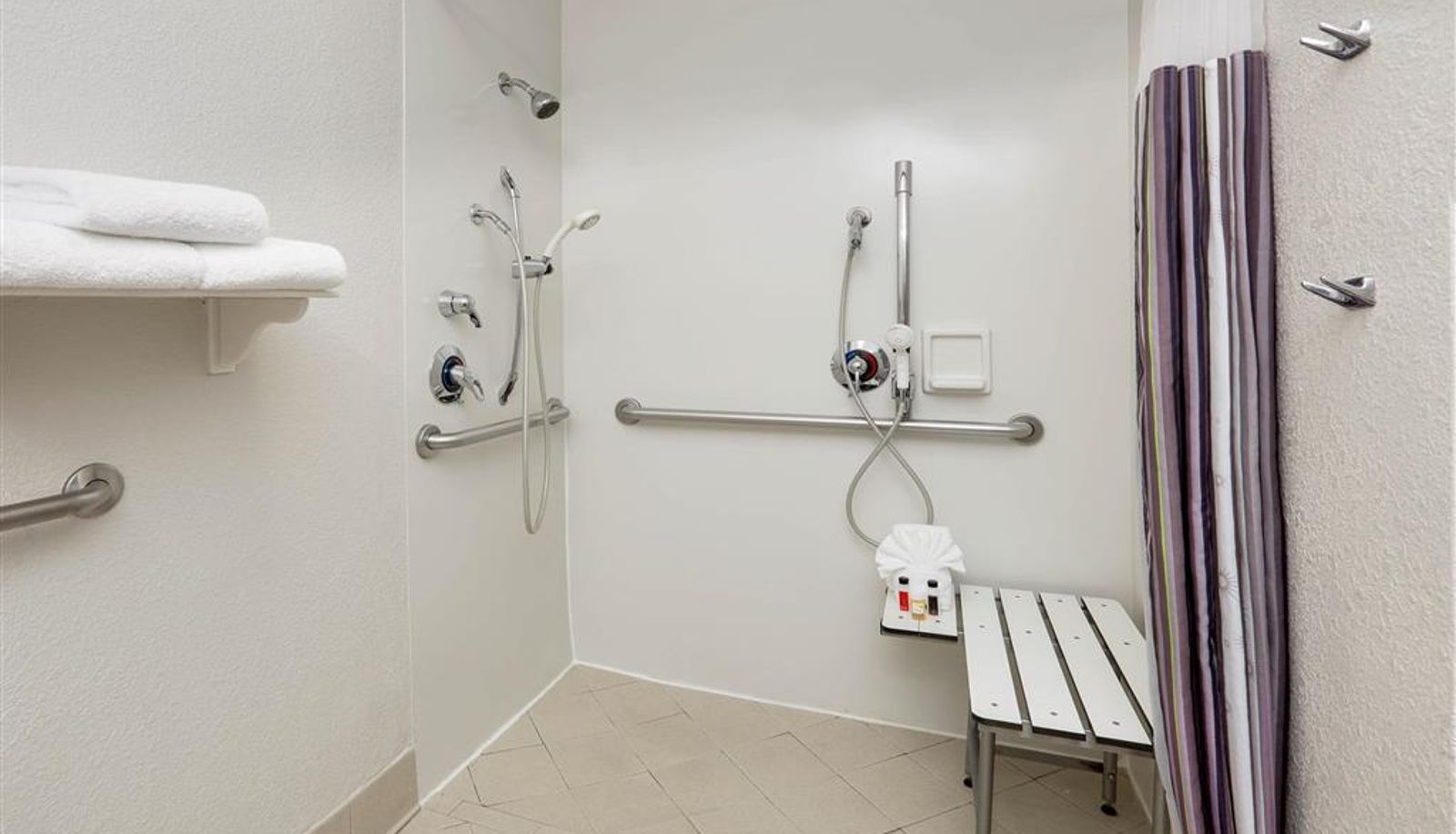 Camera - La Quinta Inn & Suites by Wyndham Dallas North Central