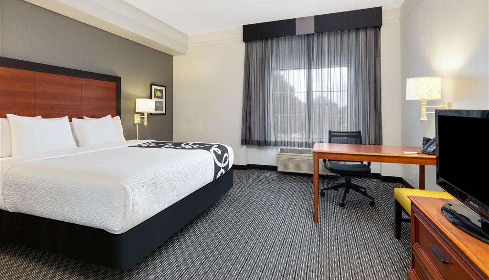Camera - La Quinta Inn & Suites by Wyndham Dallas North Central