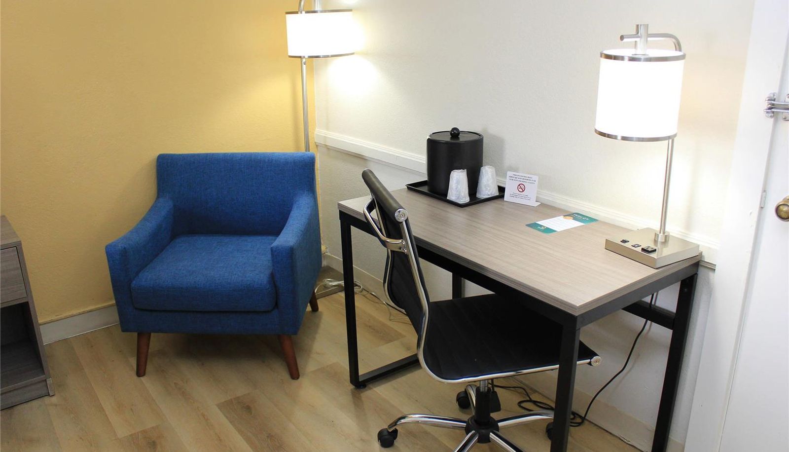 Zimmer - QUALITY INN AURORA
