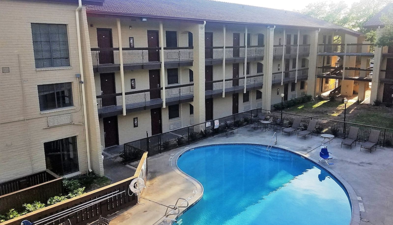 Piscina - Red Roof Inn & Suites Houston - Hobby Airport