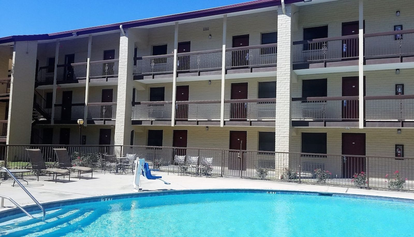 Piscina - Red Roof Inn & Suites Houston - Hobby Airport