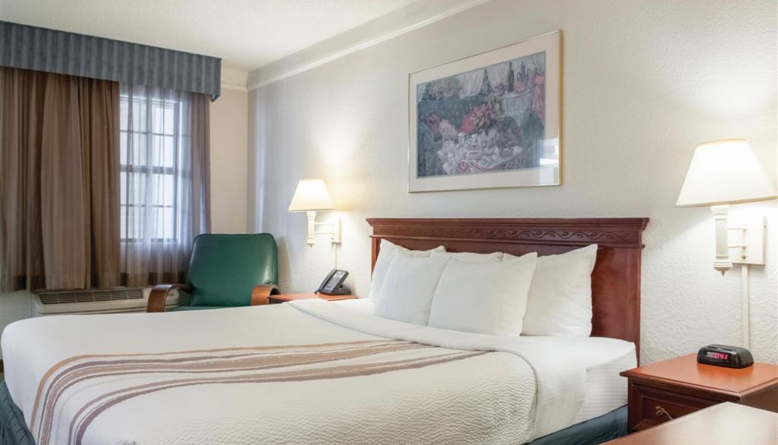 Room - La Quinta Inn by Wyndham New Orleans Veterans / Metairie