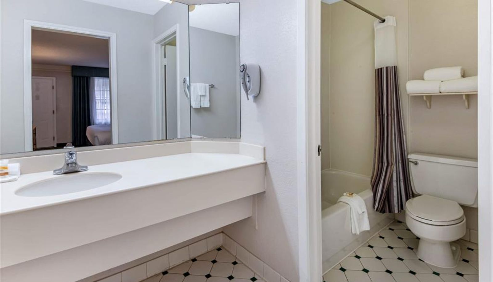 Zimmer - La Quinta Inn By Wyndham IH-10 West San Antonio TX