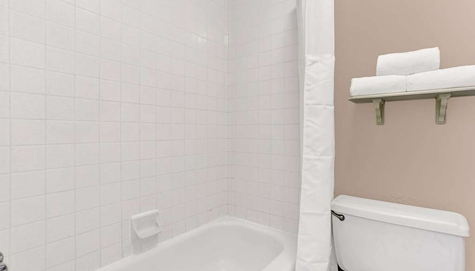 Zimmer - Days Inn by Wyndham Tucson City Center