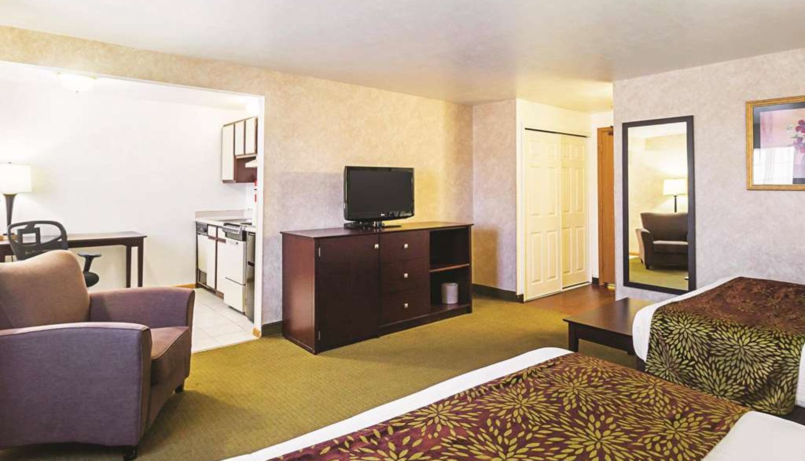 Zimmer - La Quinta Inn & Suites by Wyndham Woodburn