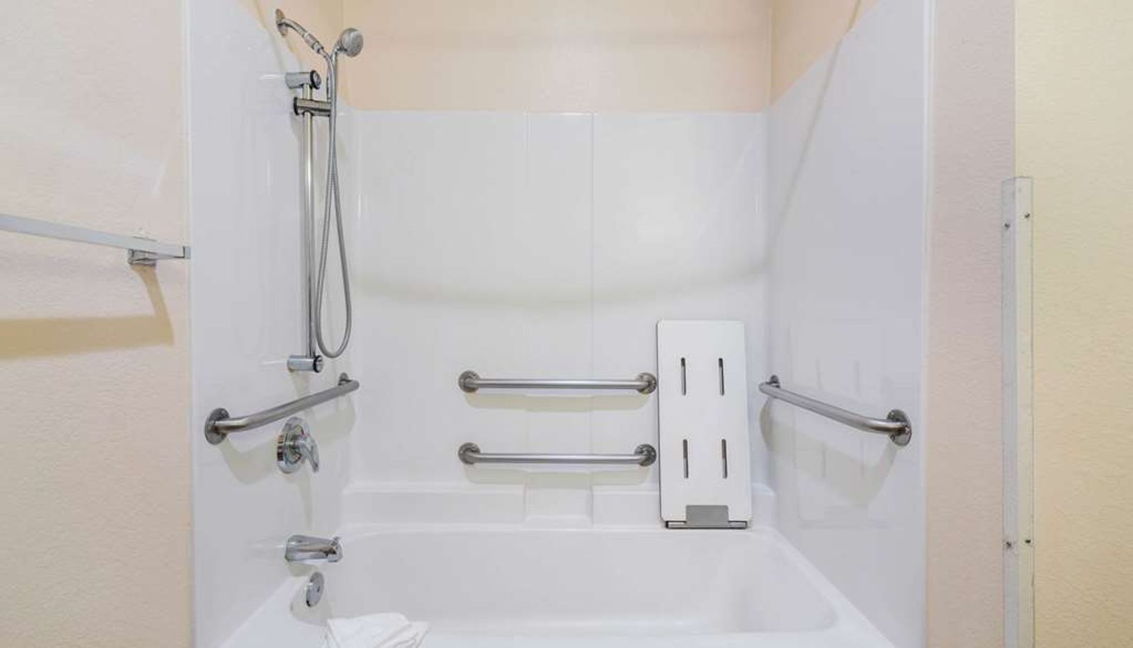 Room - La Quinta Inn & Suites by Wyndham Belgrade - Bozeman Airport