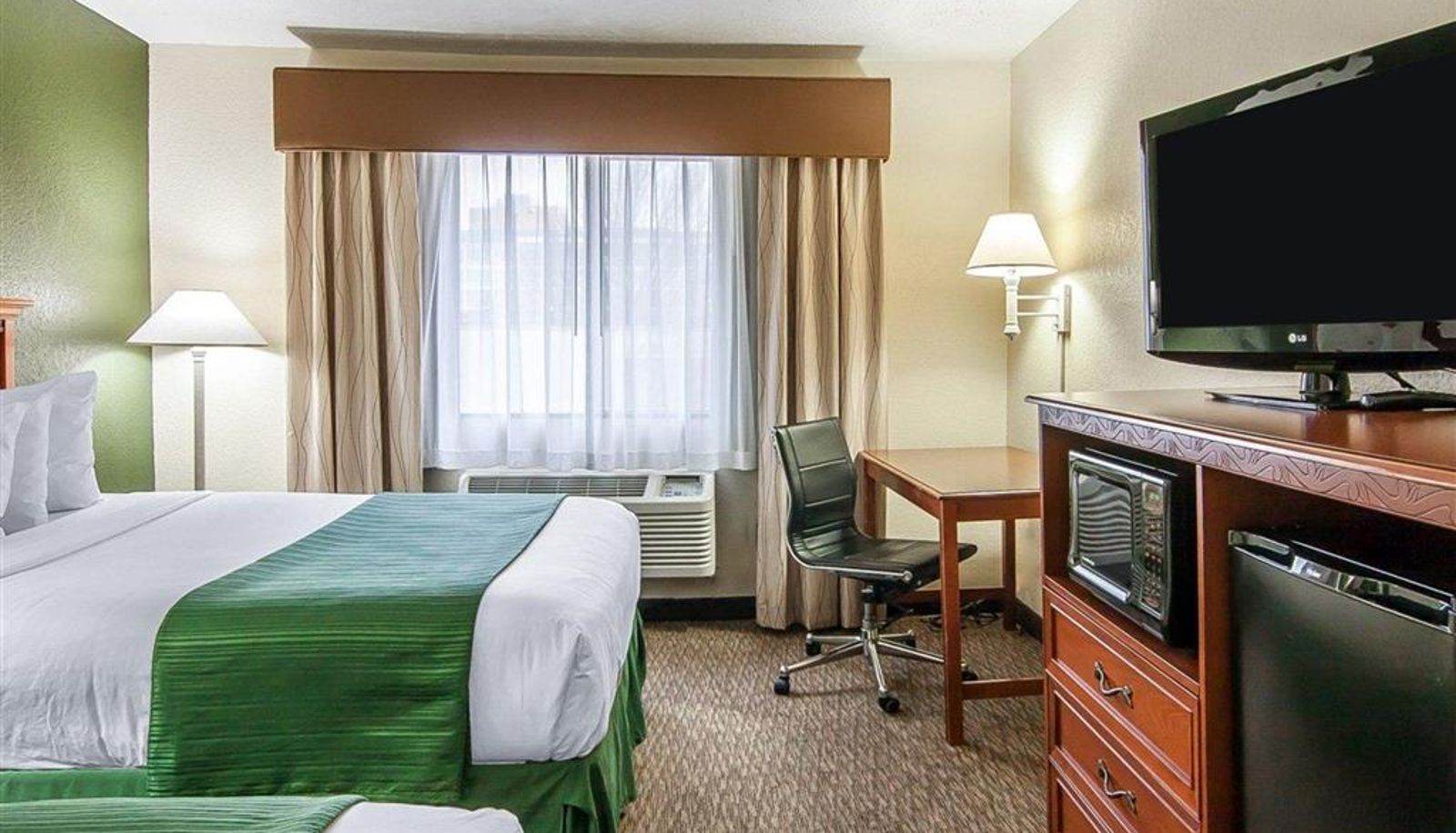 Zimmer - Quality Inn Downtown Convention Center